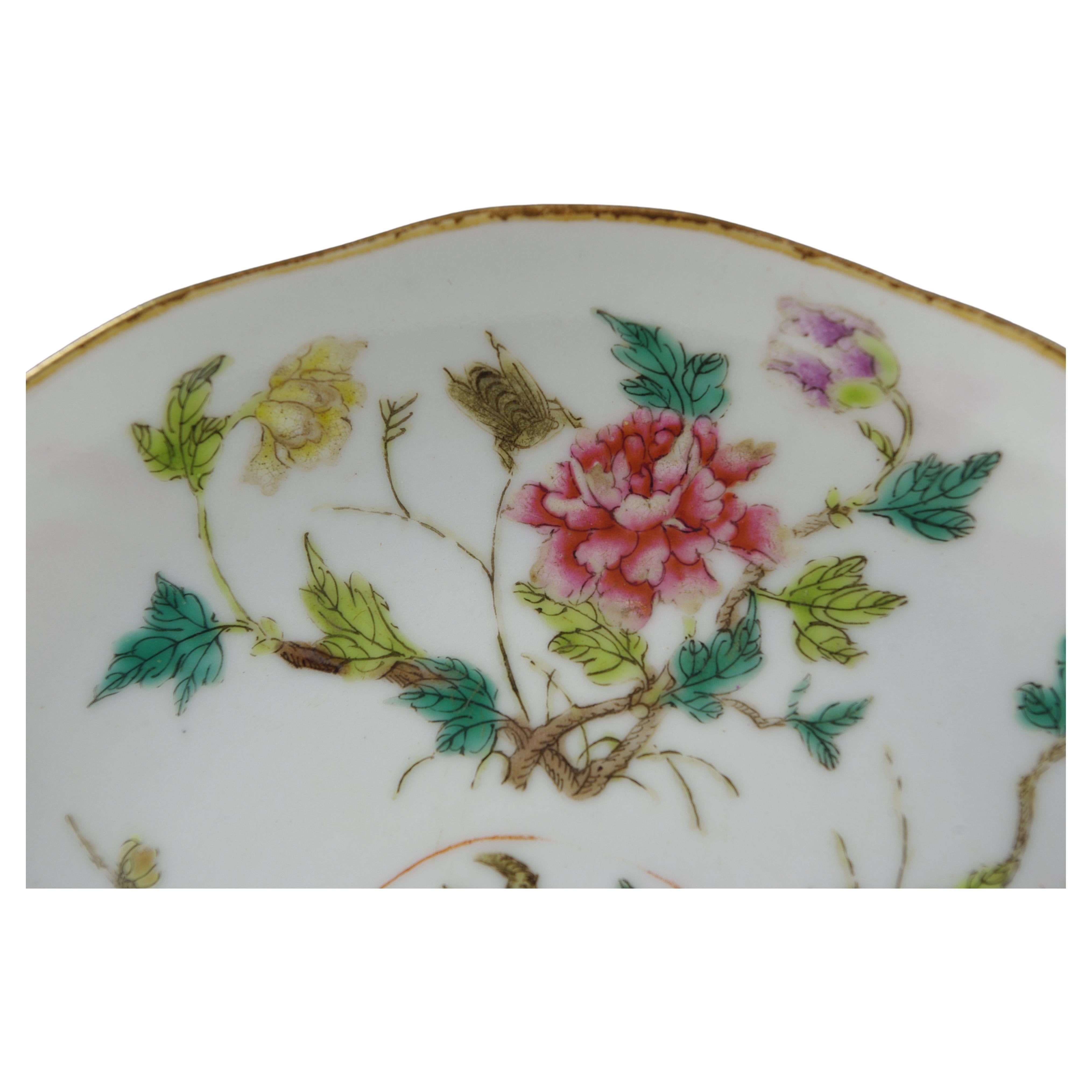 Antique Chinese Porcelain Famille Rose Fencai Saucer Dish 5 Flowers Daoguang 19c In Good Condition For Sale In Richmond, CA