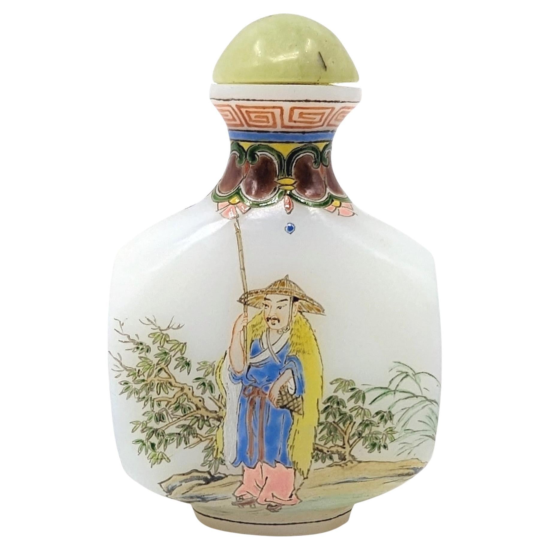 Ancienne bouteille à priser en verre blanc laiteux émaillé 