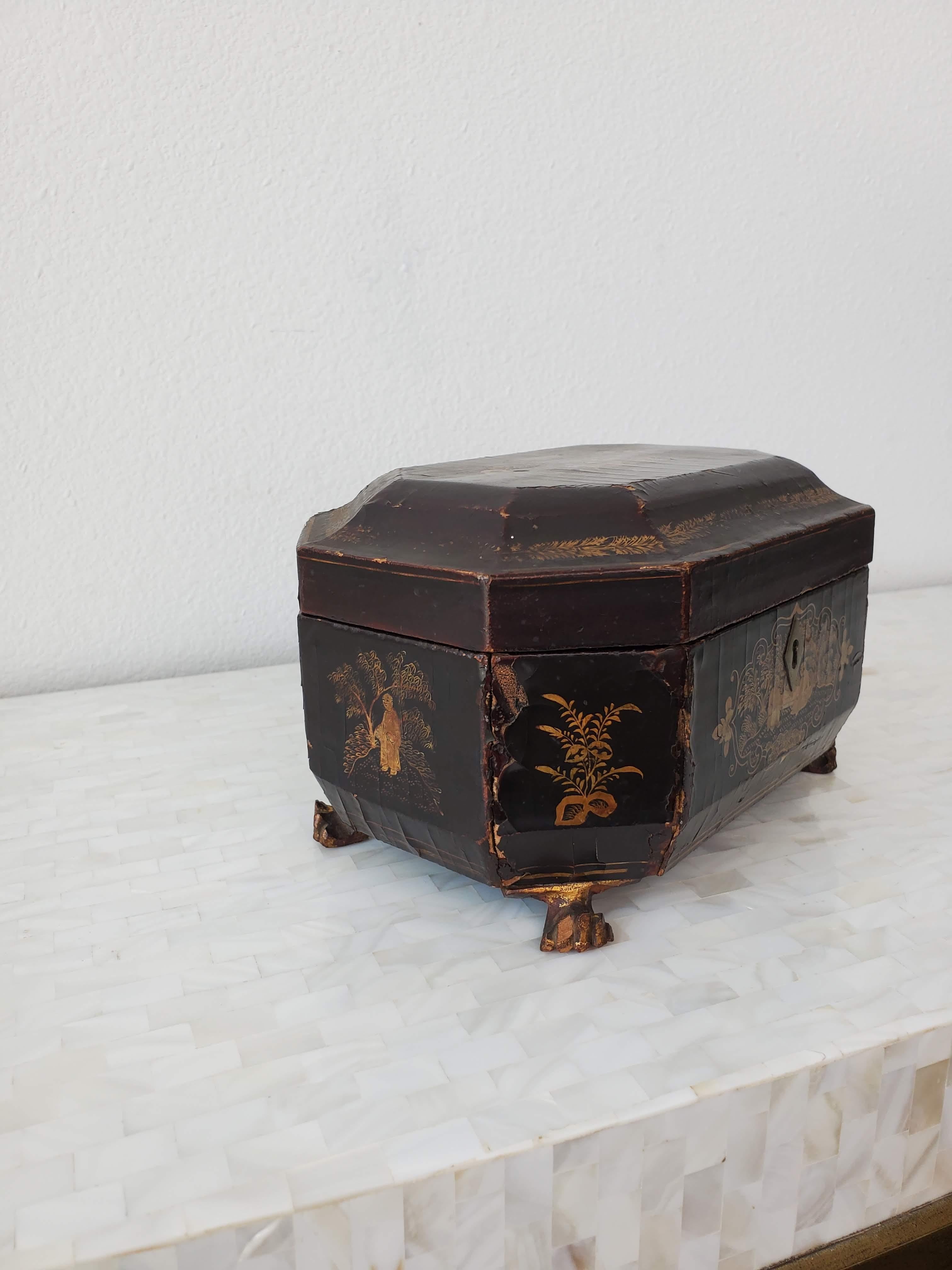 Antique Chinese Export Black Lacquer Tea Caddy  For Sale 5