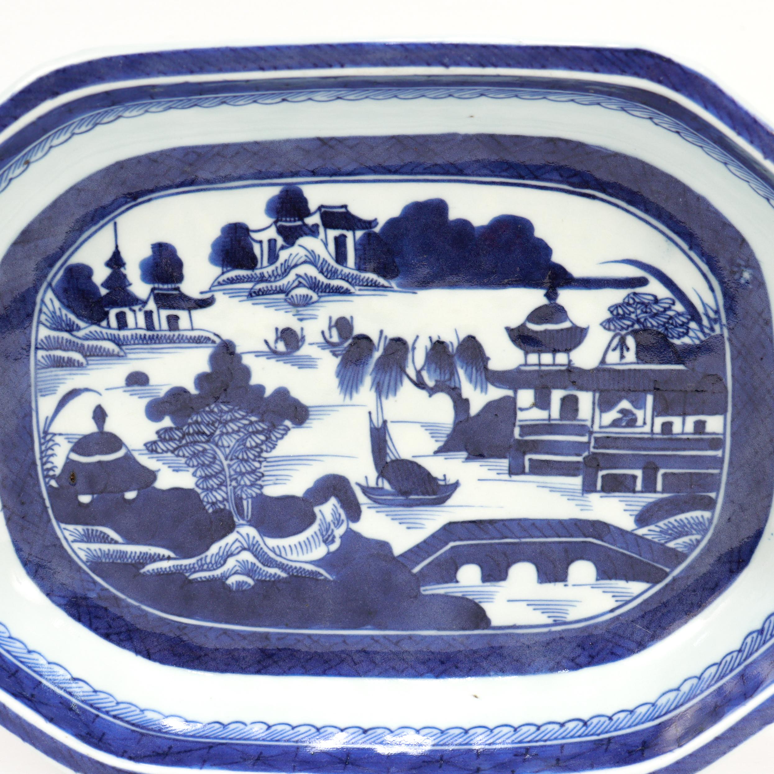 Vernissé Bol en porcelaine de Canton bleu et blanc exporté de Chine en vente