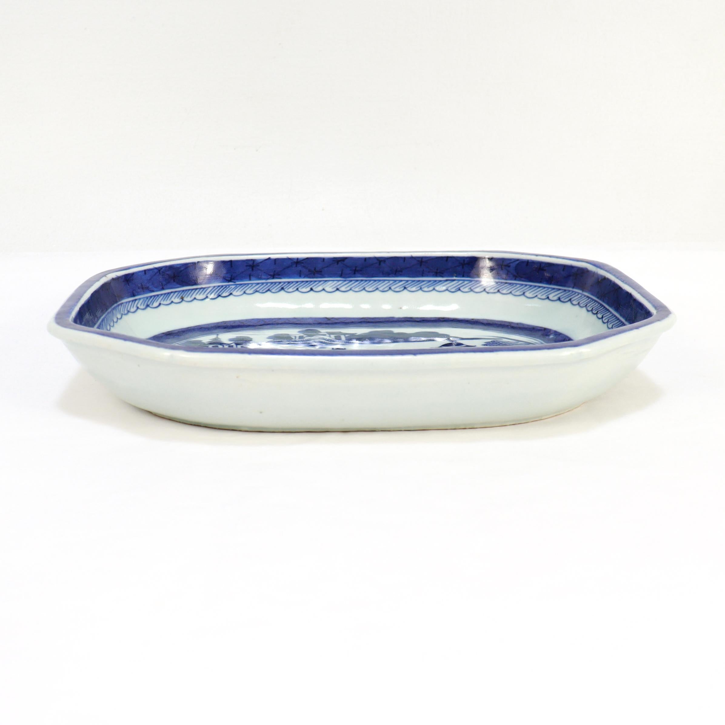 Bol en porcelaine de Canton bleu et blanc exporté de Chine Bon état - En vente à Philadelphia, PA