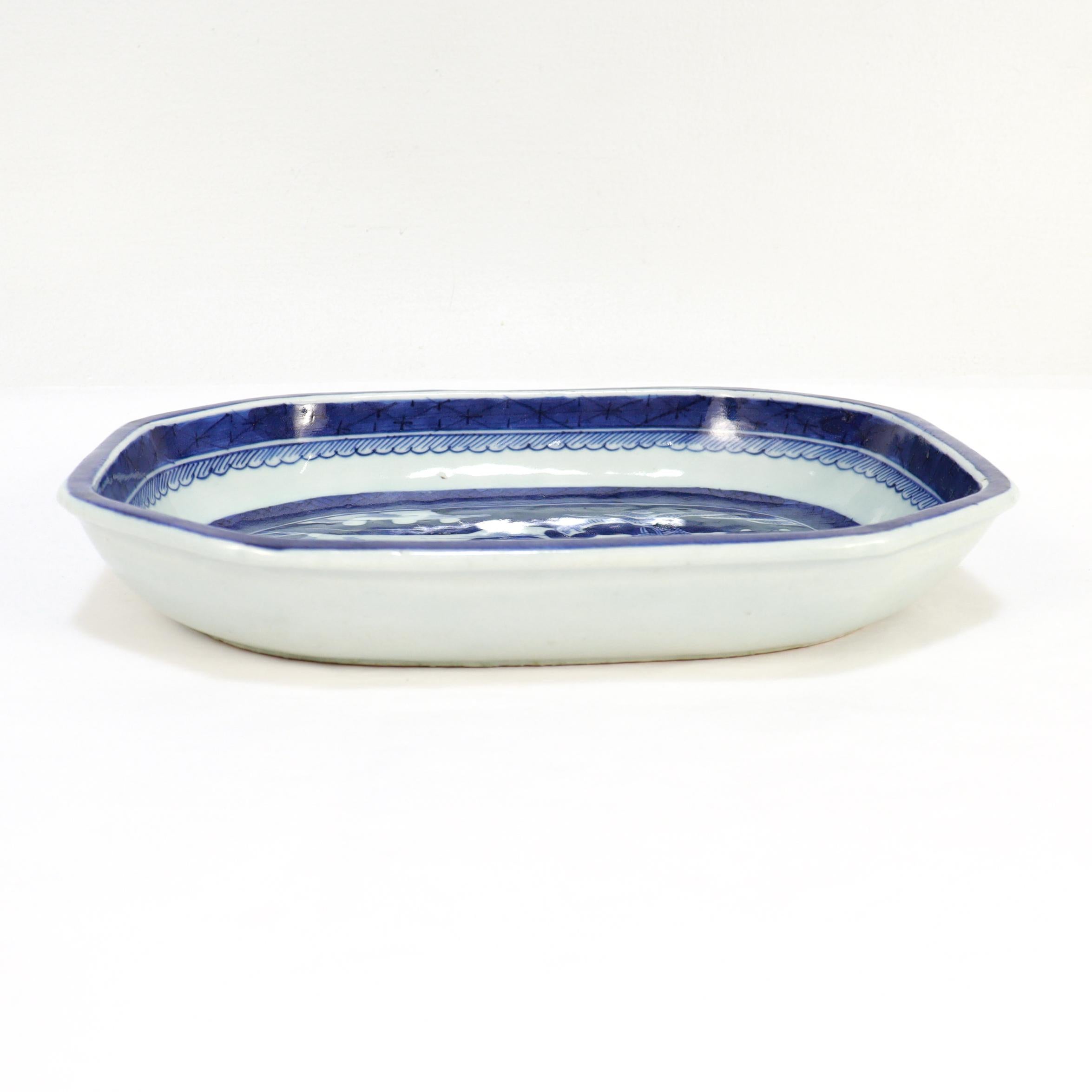 Porcelaine Bol en porcelaine de Canton bleu et blanc exporté de Chine en vente