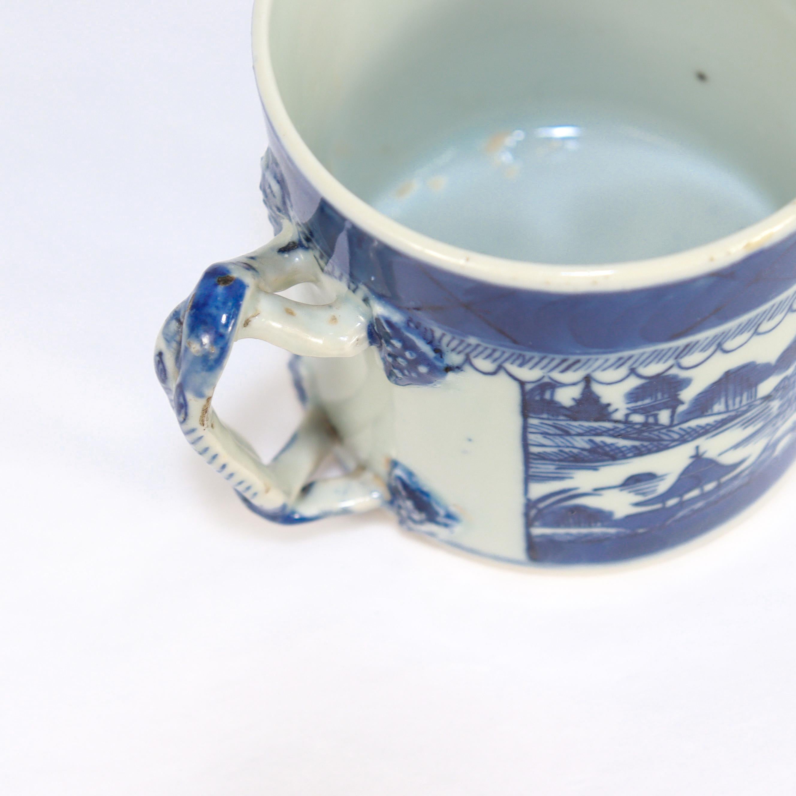 Ancienne tasse à café / tasse à chocolat en porcelaine de Canton bleue et blanche d'exportation chinoise en vente 6