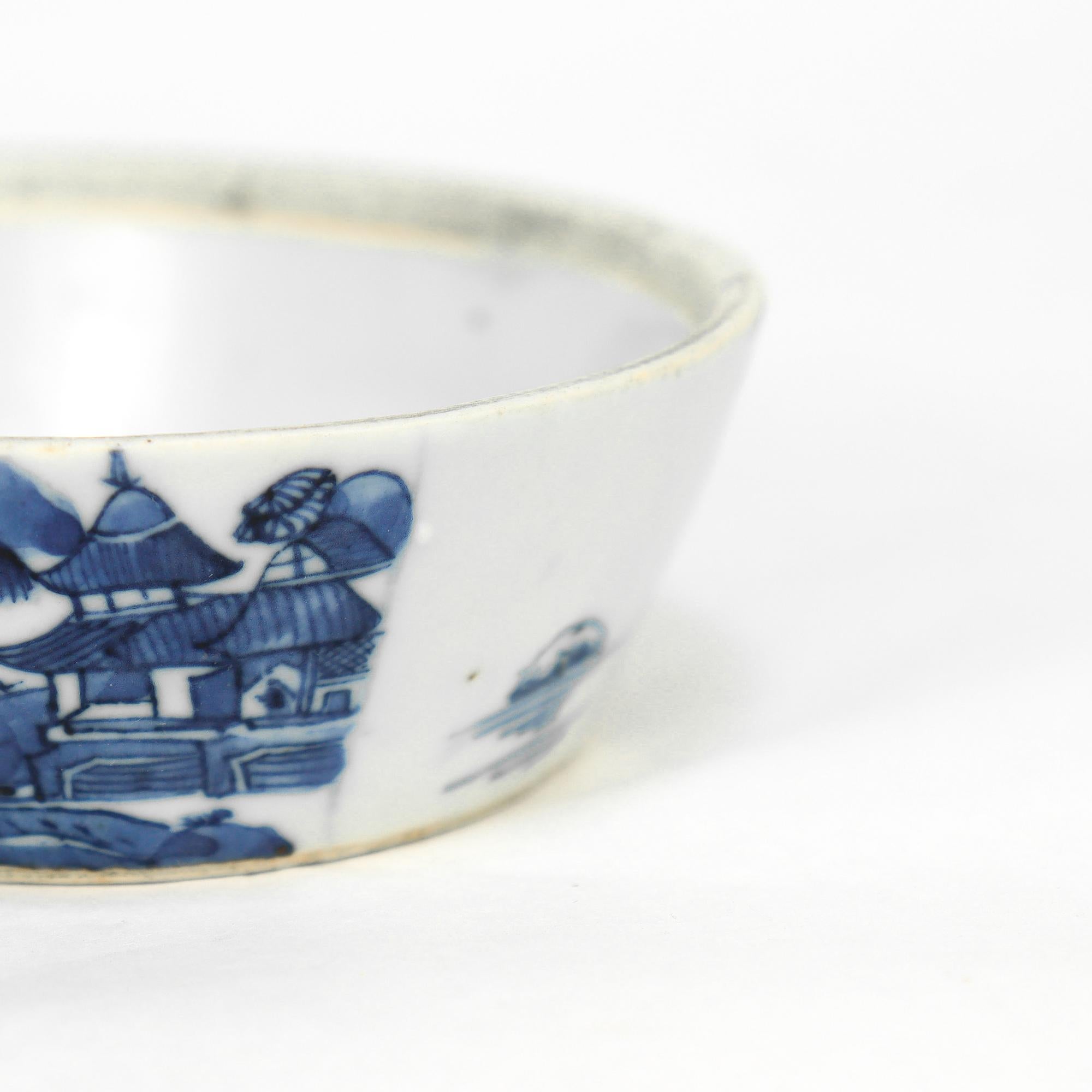 Ancien beurrier couvert en porcelaine de Canton bleu et blanc d'exportation chinoise en vente 10