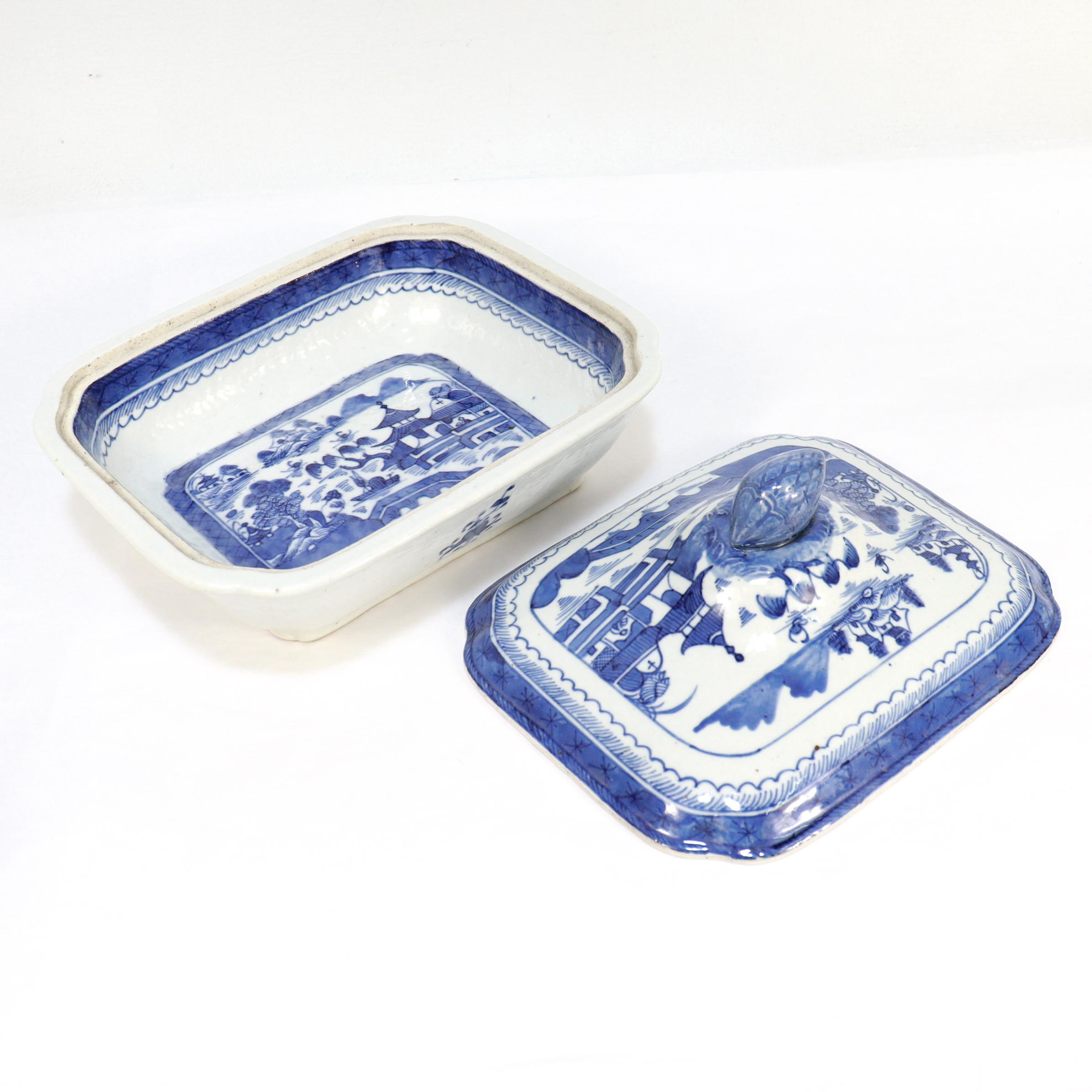Antique Chinese Export Blue & White Canton Porcelain Covered Vegetable Dish en venta 6