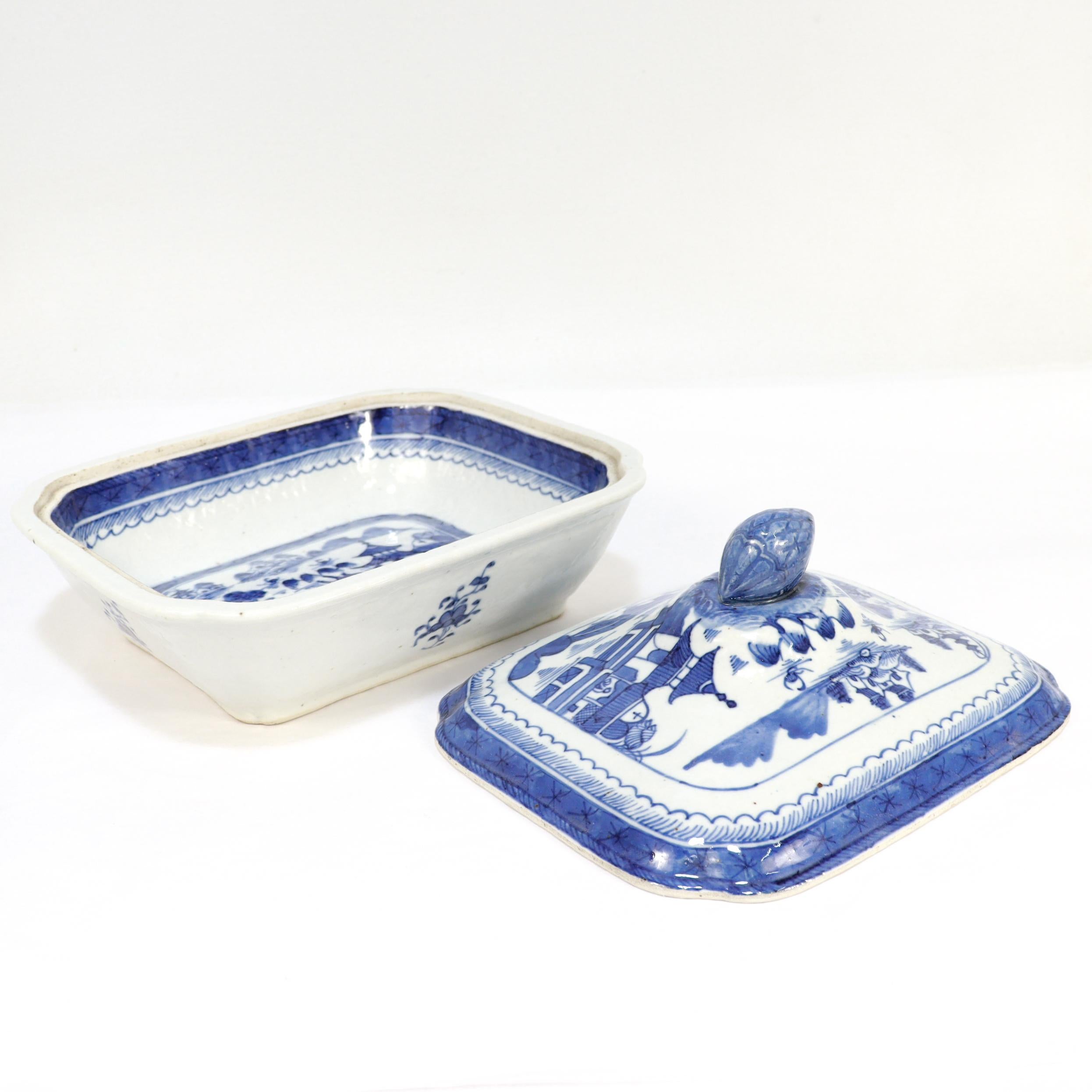 Antique Chinese Export Blue & White Canton Porcelain Covered Vegetable Dish en venta 7