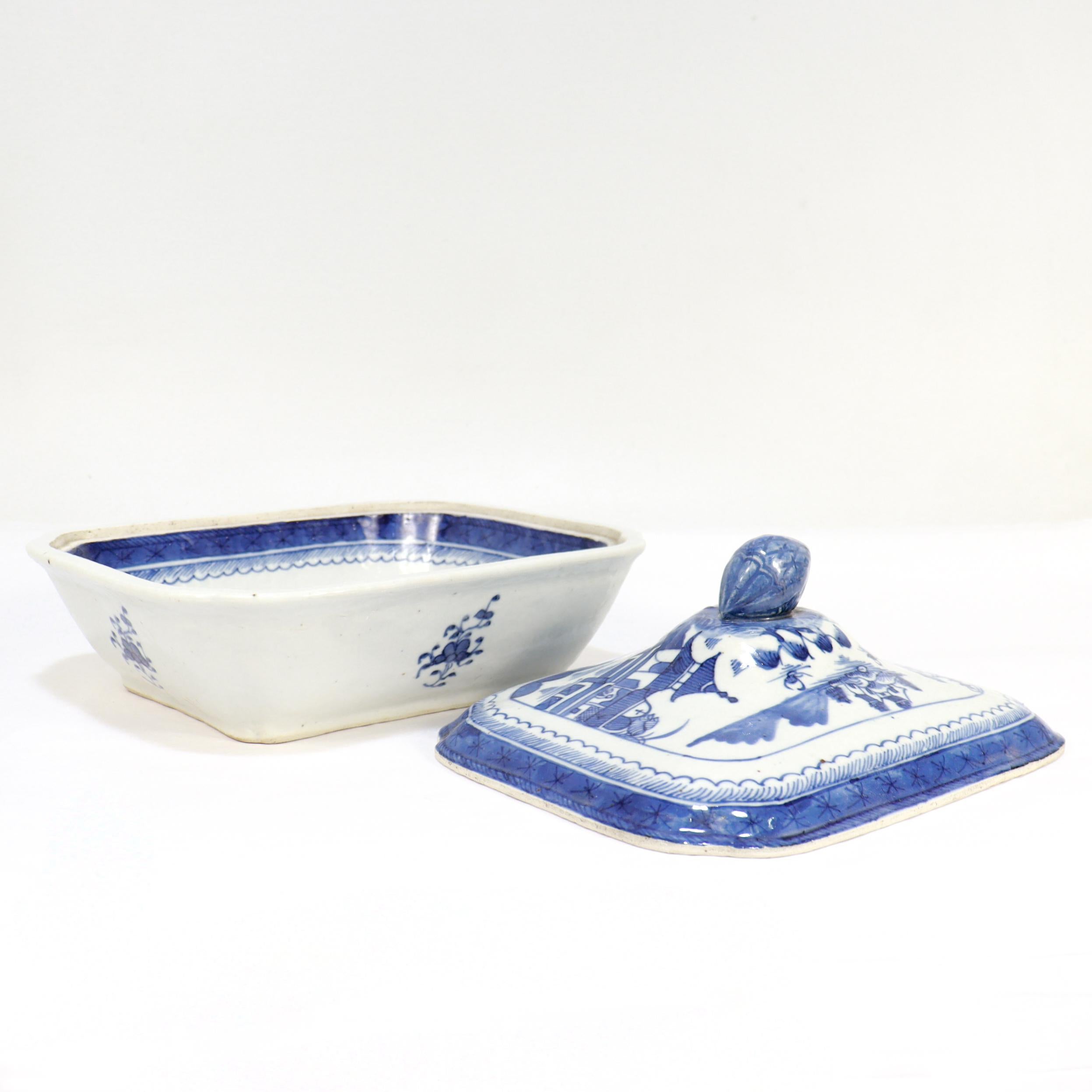 Antique Chinese Export Blue & White Canton Porcelain Covered Vegetable Dish en venta 8