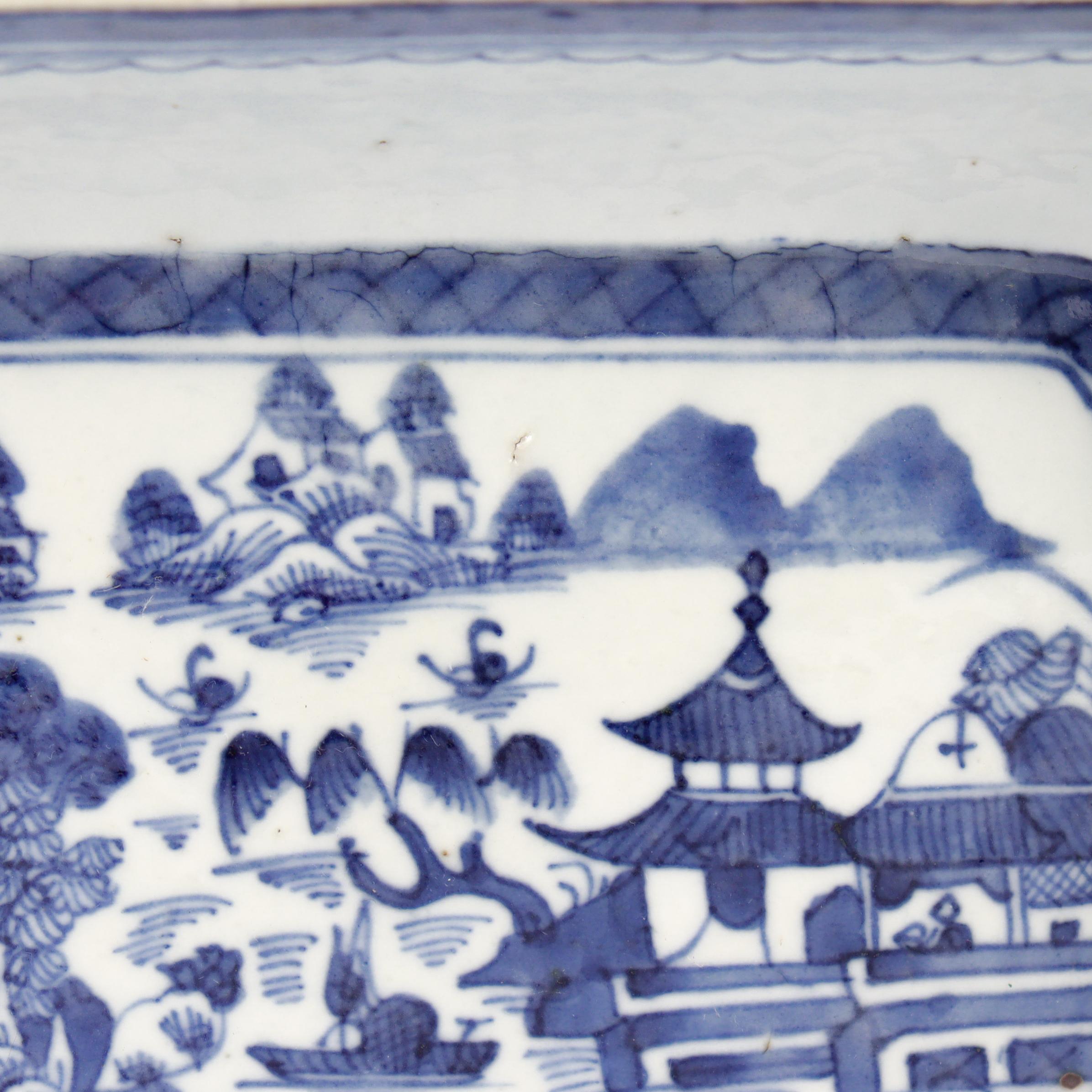 Antique Chinese Export Blue & White Canton Porcelain Covered Vegetable Dish en venta 11