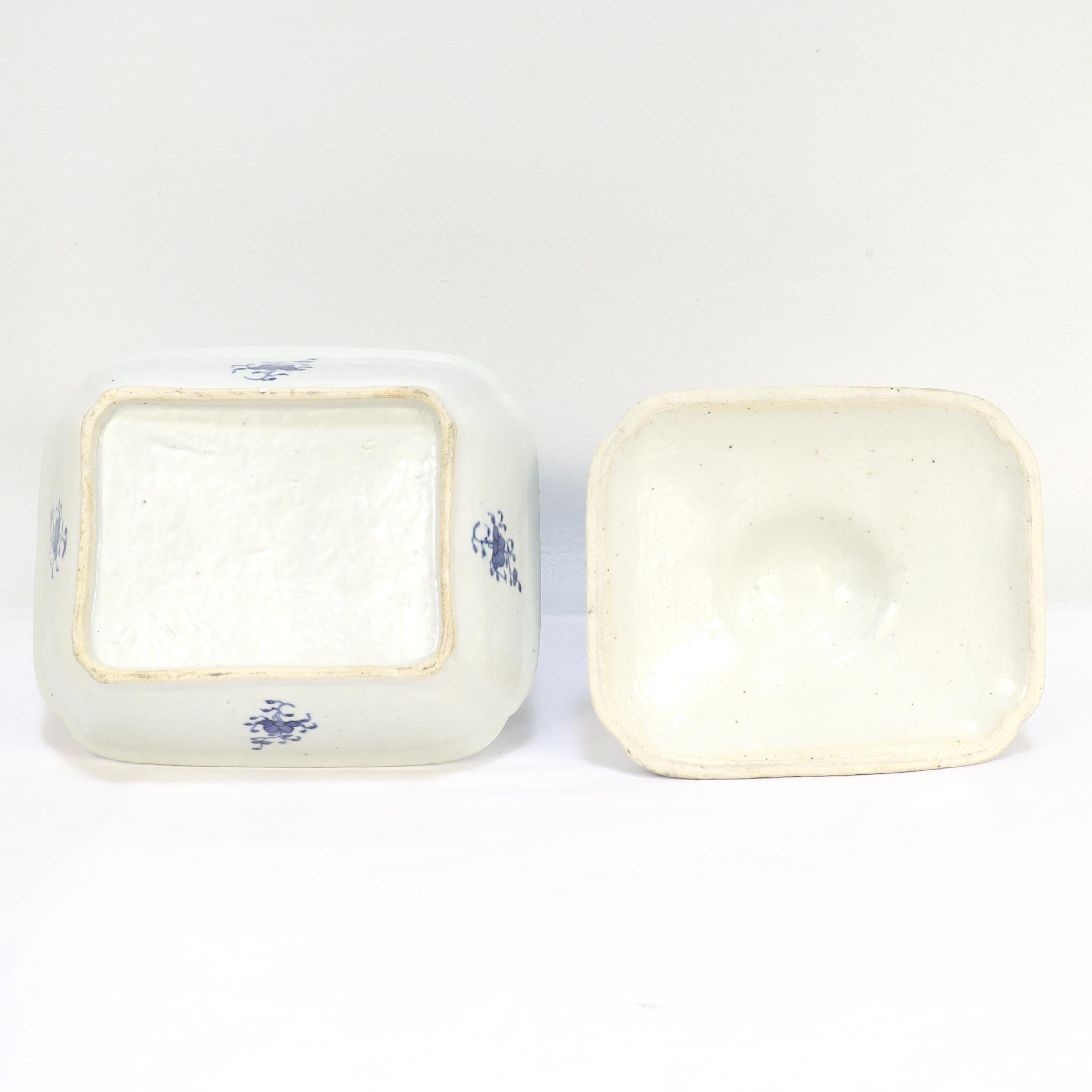Antique Chinese Export Blue & White Canton Porcelain Covered Vegetable Dish en venta 2
