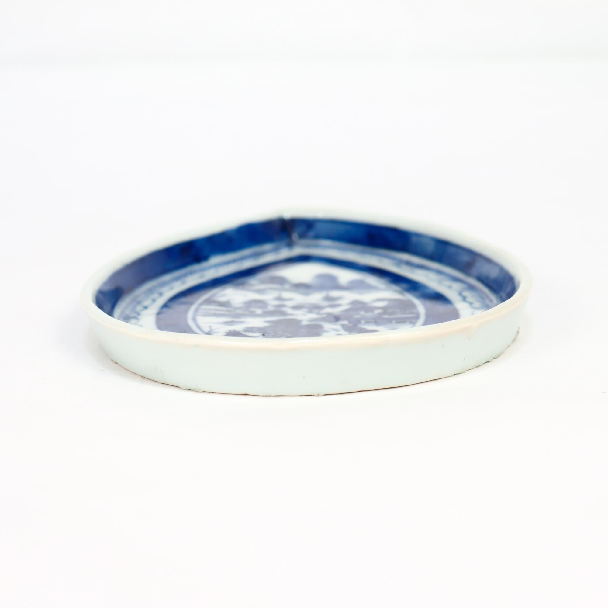 Antike chinesische Export Blau & Weiß Kanton Porzellan Blatt Schale oder Vide Poche (19. Jahrhundert) im Angebot