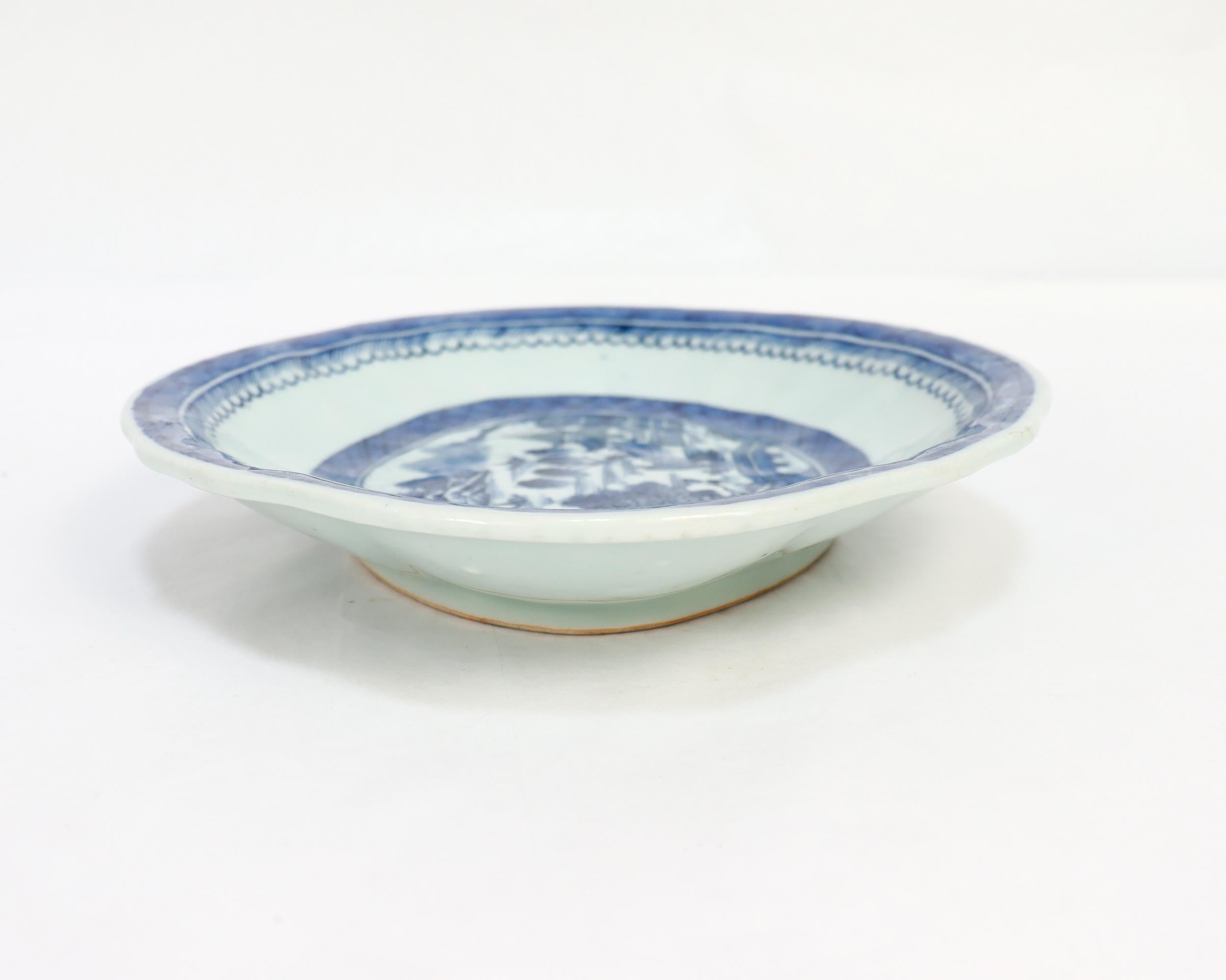 Antike chinesische Export Blau & Weiß Kanton Porzellan Servierplatte oder Teller im Angebot 4