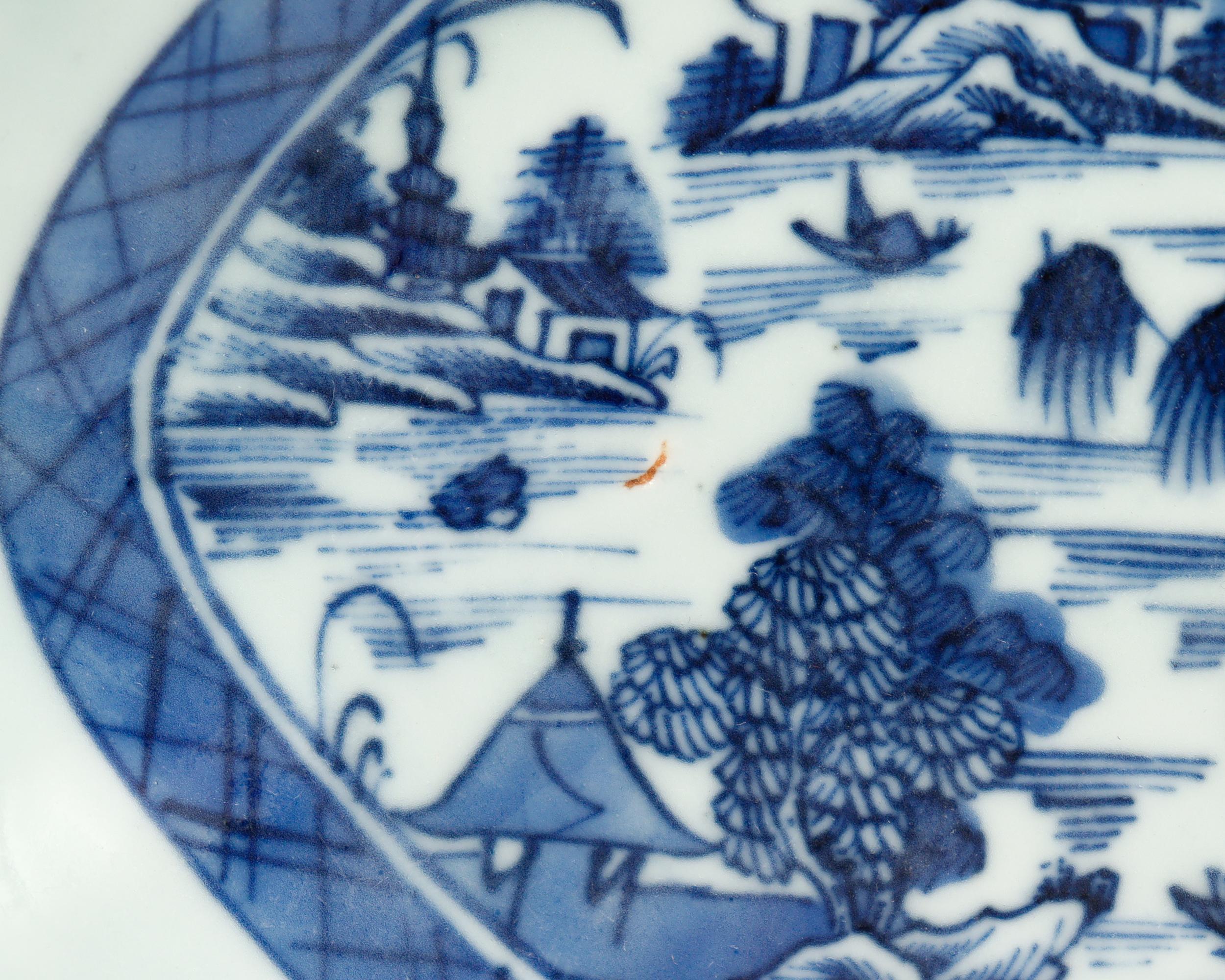 Antike chinesische Export Blau & Weiß Kanton Porzellan Servierplatte oder Teller im Angebot 5