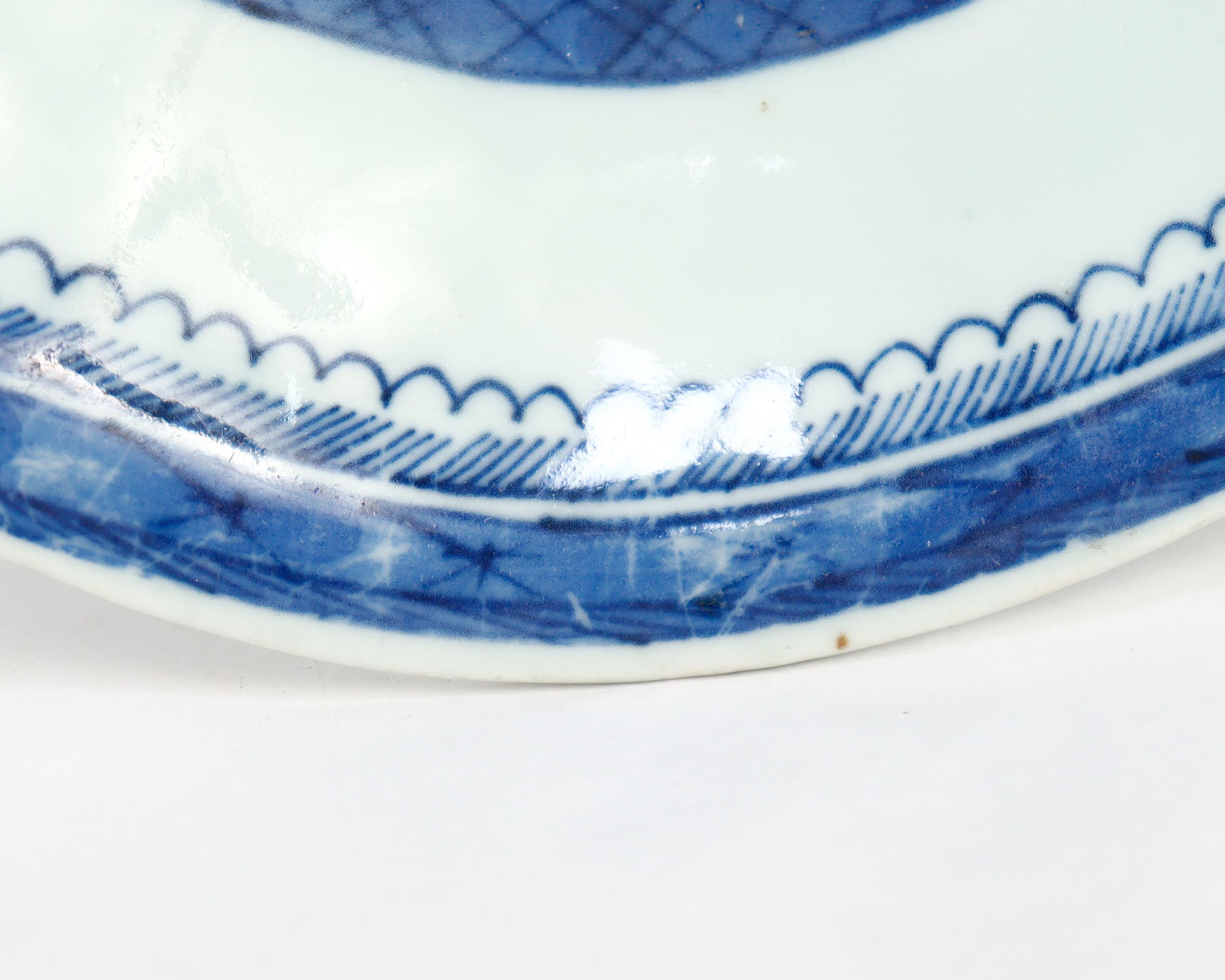 Antike chinesische Export Blau & Weiß Kanton Porzellan Servierplatte oder Teller im Angebot 8