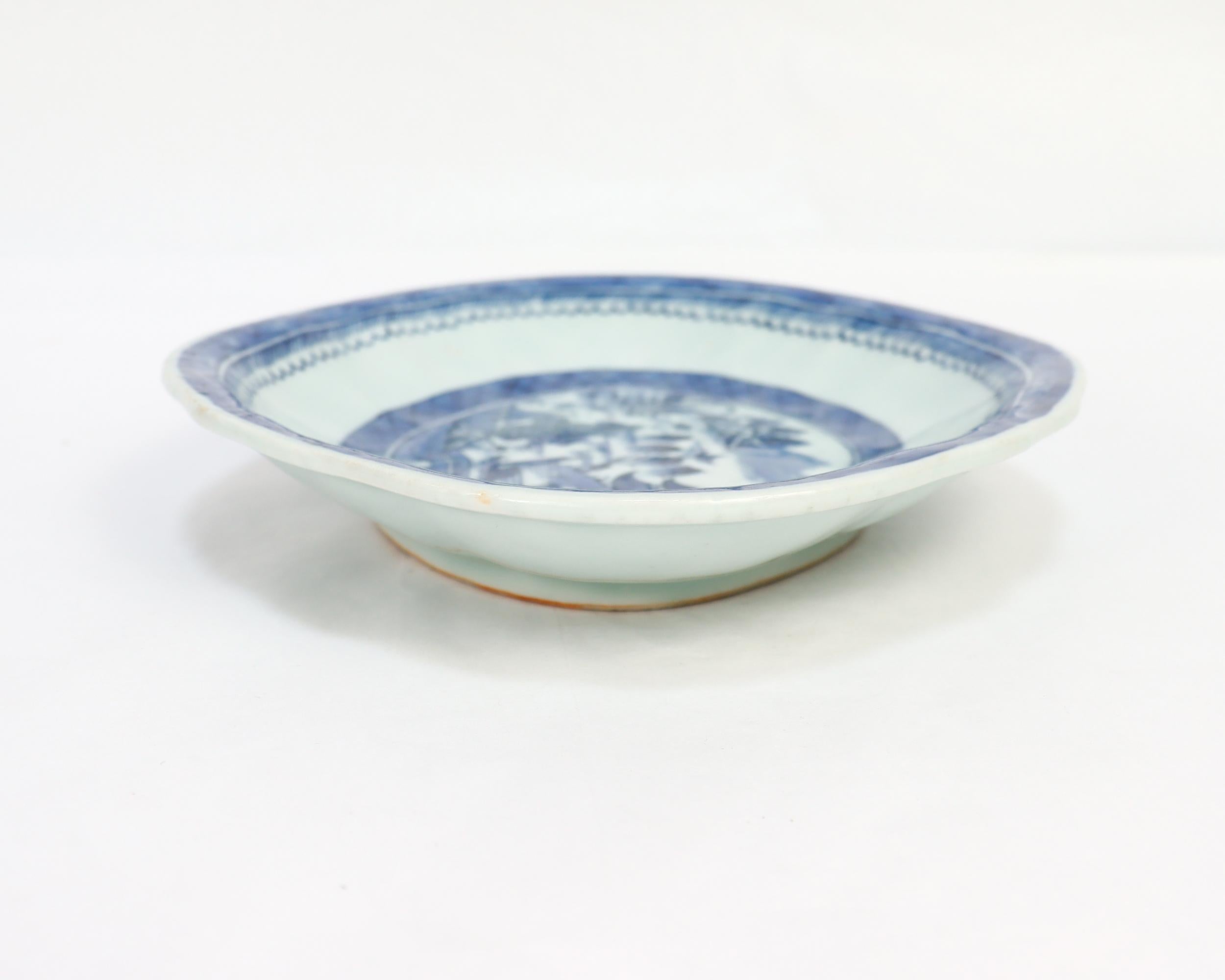 Antike chinesische Export Blau & Weiß Kanton Porzellan Servierplatte oder Teller im Angebot 2