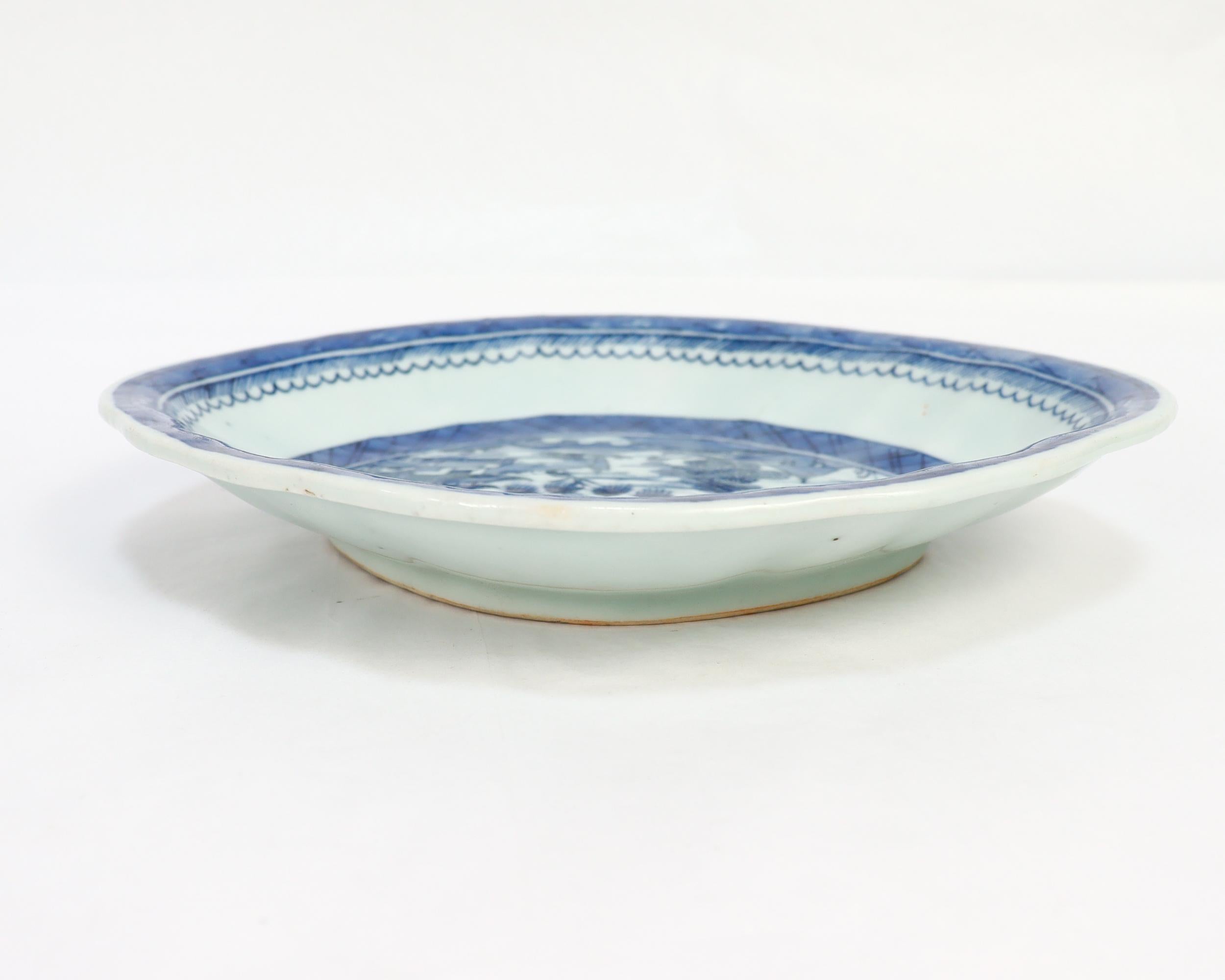 Antike chinesische Export Blau & Weiß Kanton Porzellan Servierplatte oder Teller im Angebot 3