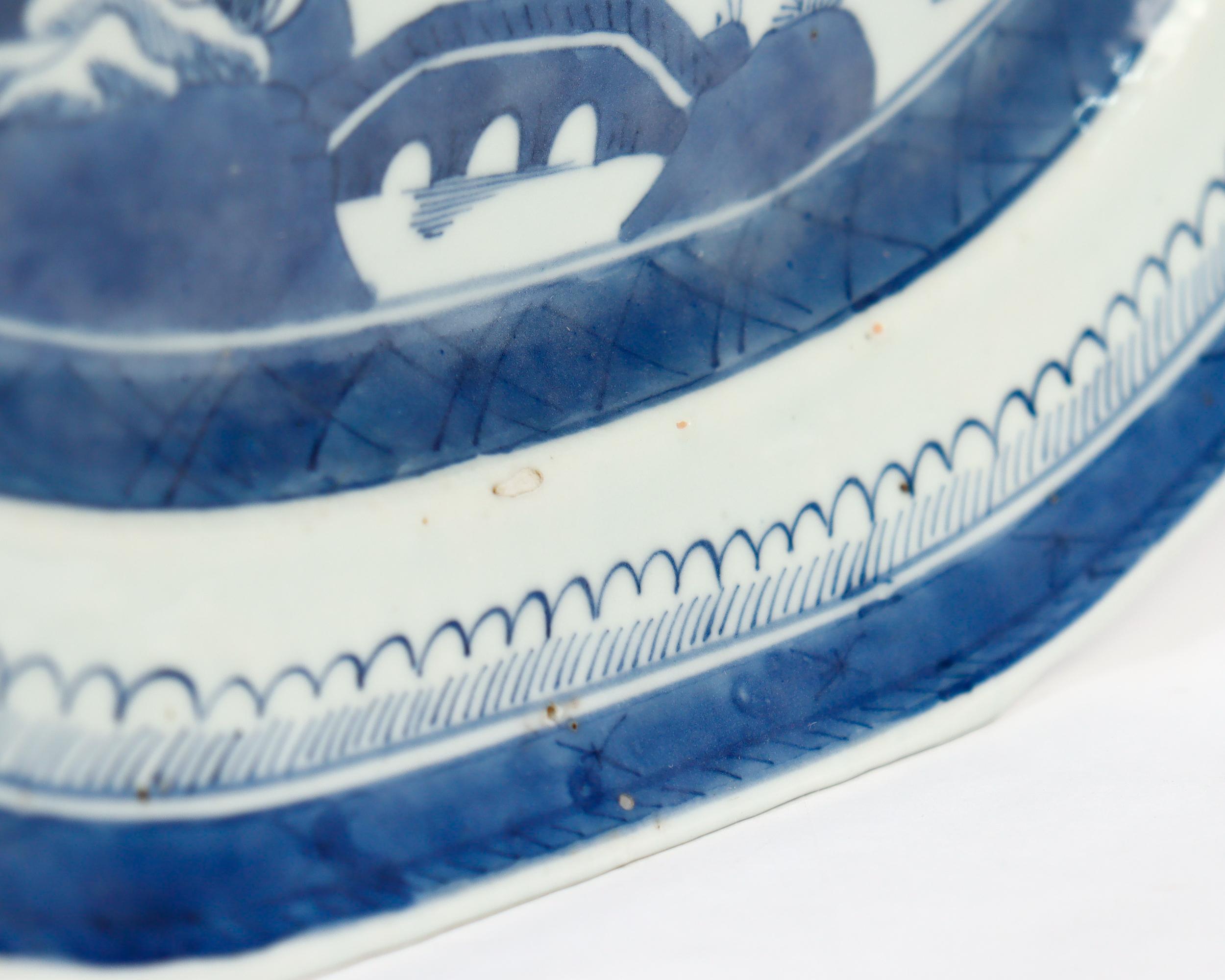 Antike chinesische Export Blau & Weiß Kanton Porzellan Servierplatte oder Tablett im Angebot 5