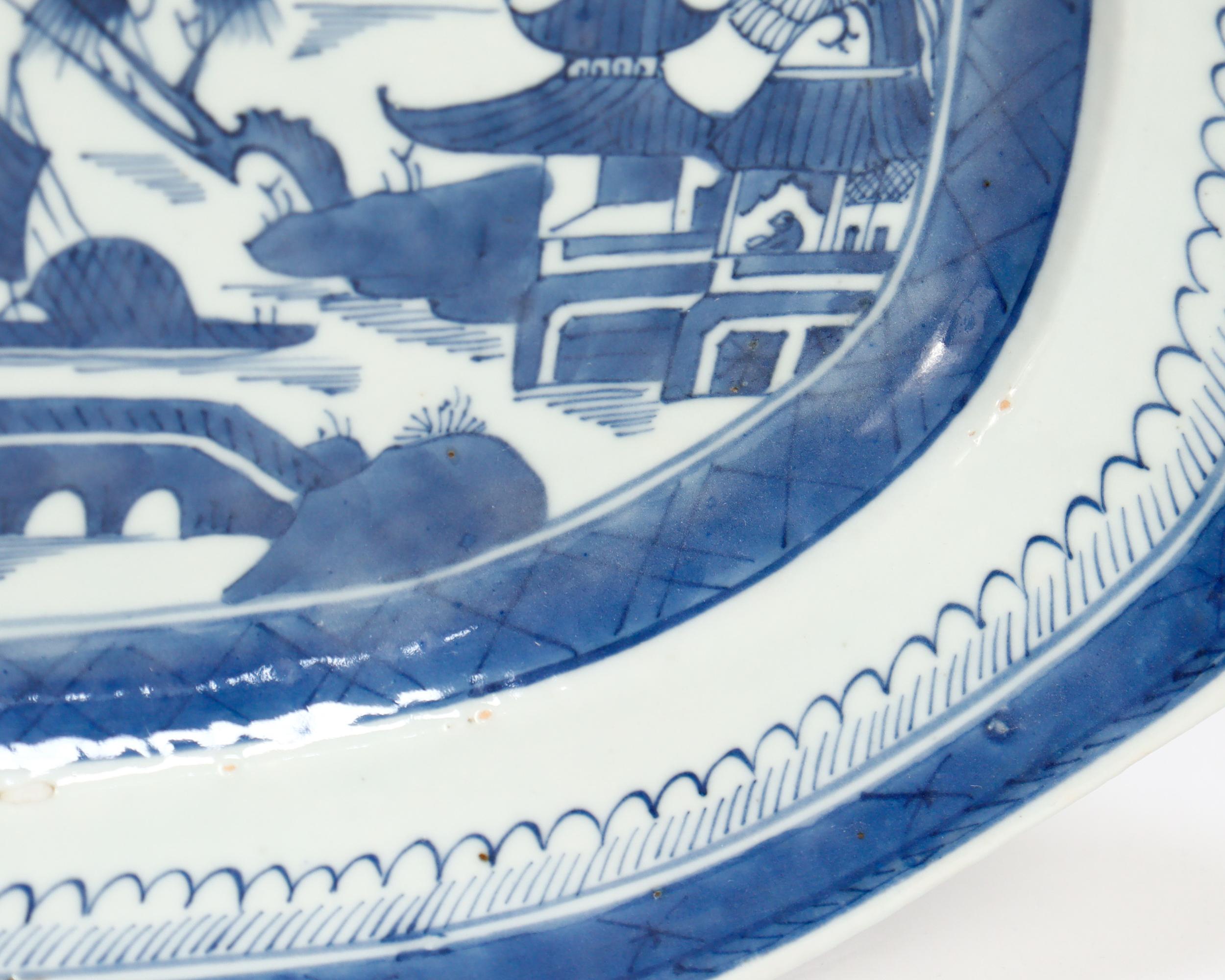 Antike chinesische Export Blau & Weiß Kanton Porzellan Servierplatte oder Tablett im Angebot 6