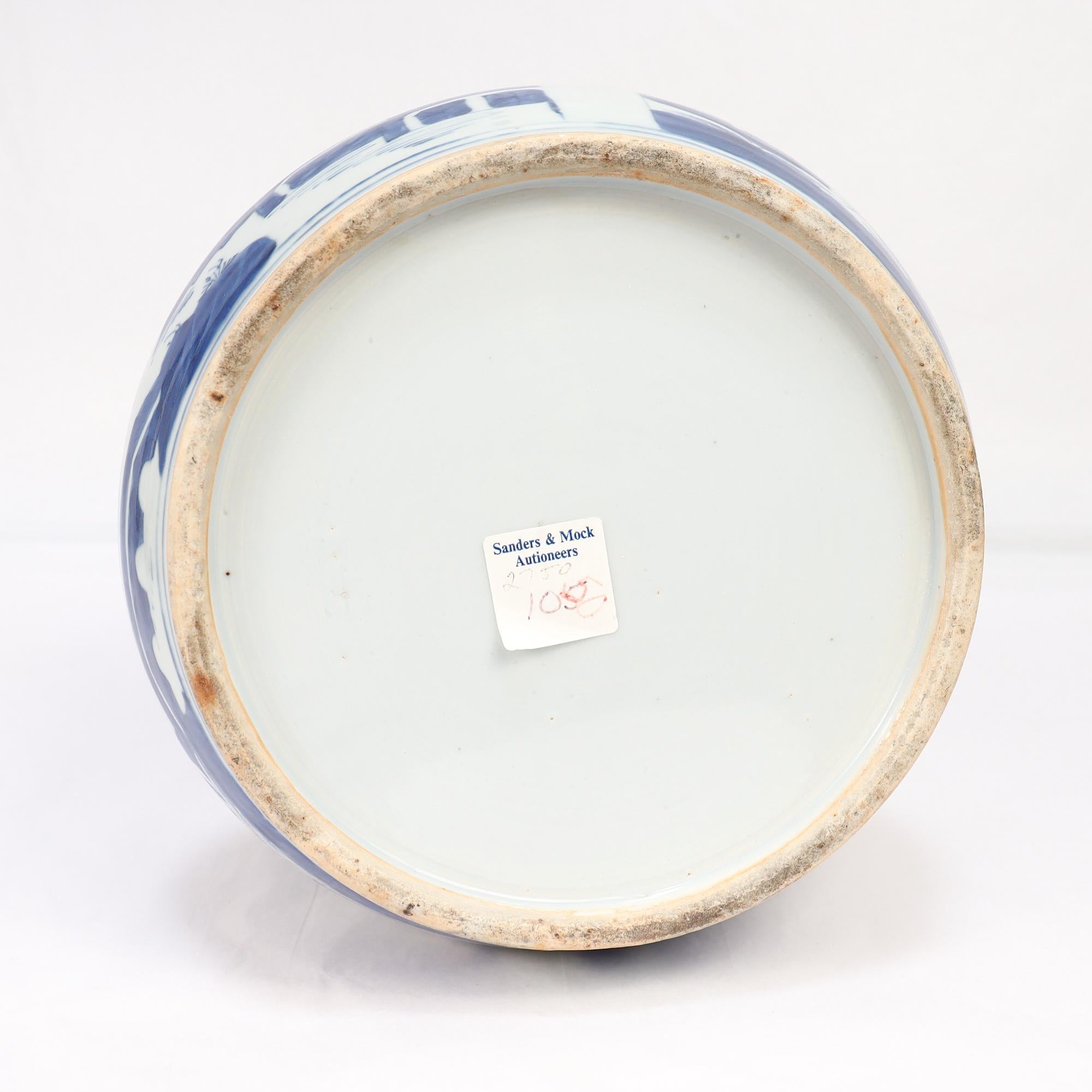 Ancien crachoir en porcelaine de Canton bleu et blanc d'exportation chinoise en vente 7