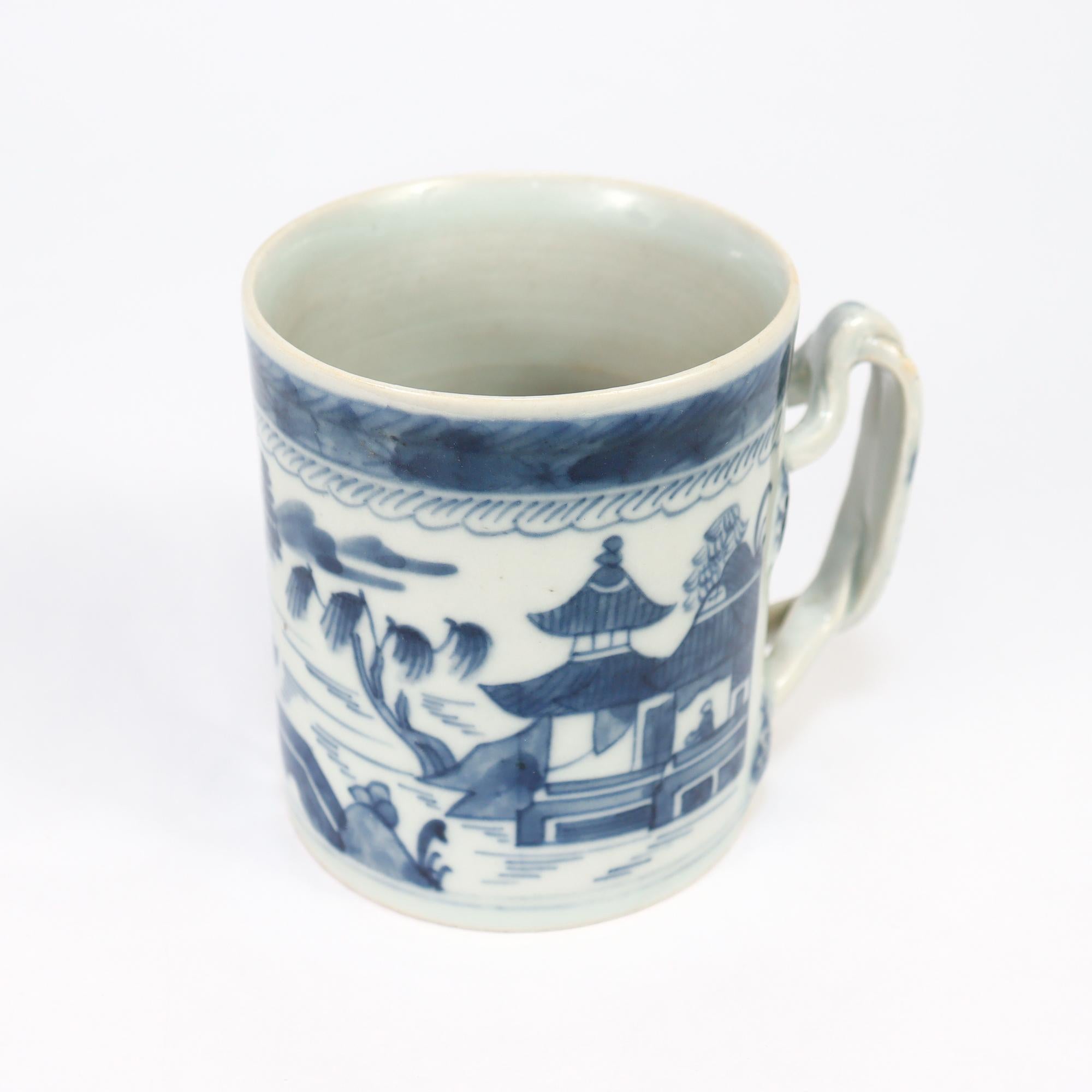 Antike chinesische Export Blau & Weiß Kanton Porzellan Tankard oder Kaffeetasse im Angebot 1