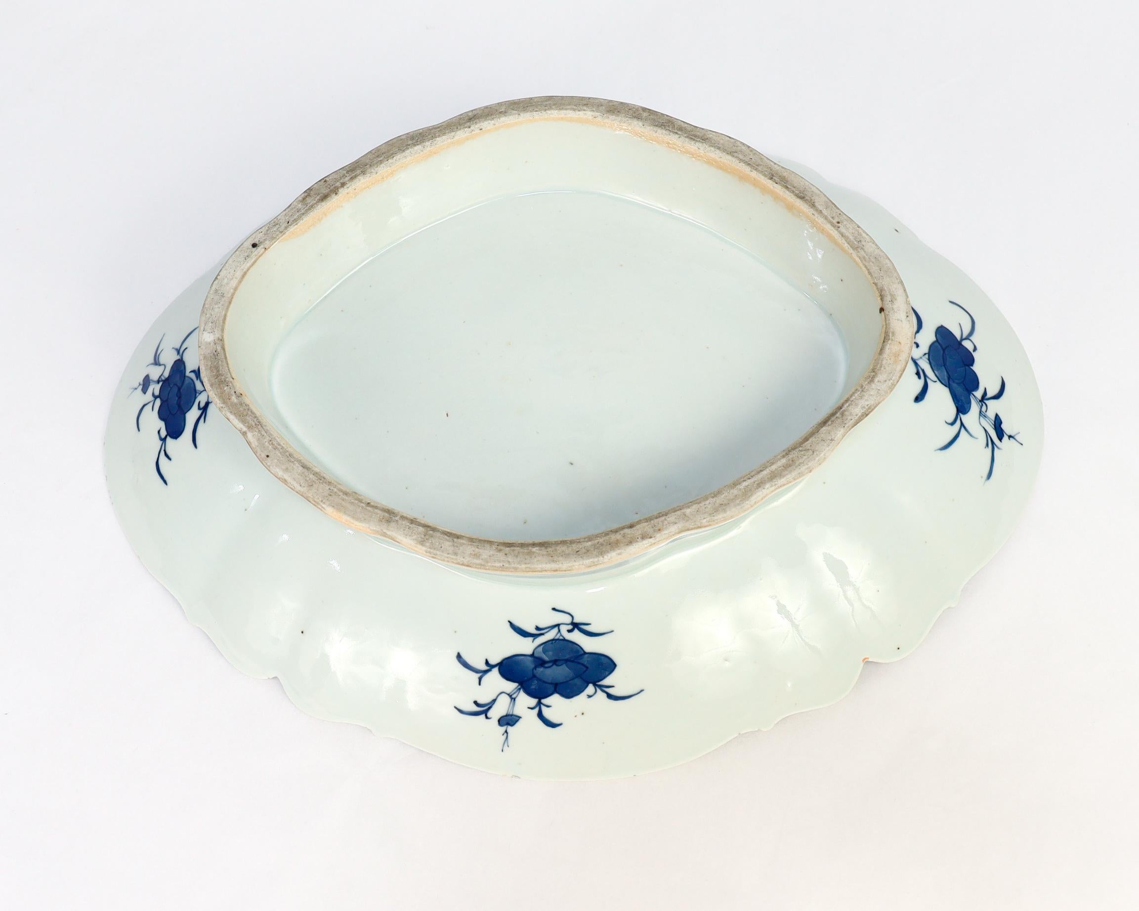 Ancien plateau de service à pieds en porcelaine de Canton bleu et blanc d'exportation de Chine en vente 1