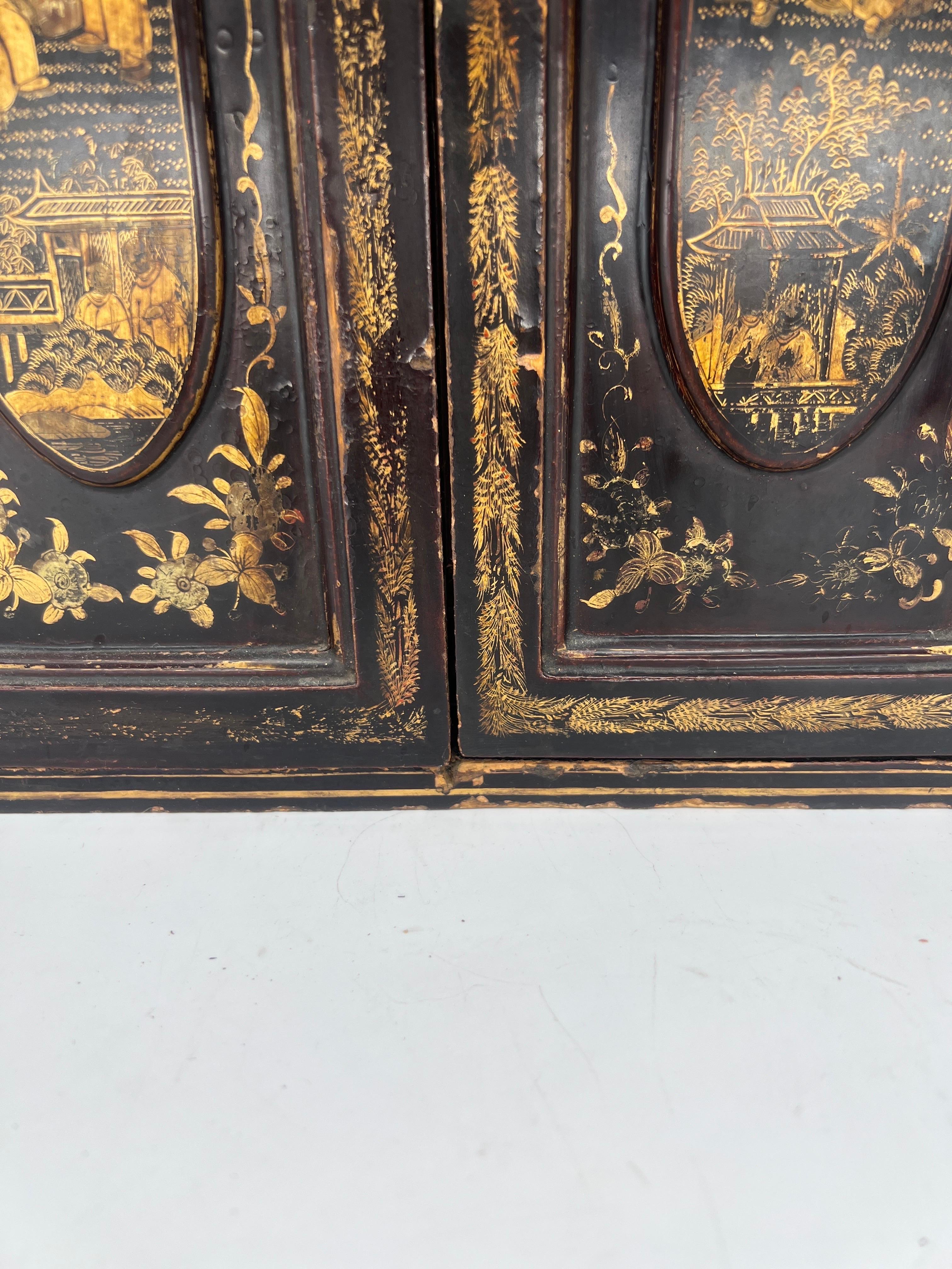 Antique Chinese Export Chinoiserie Decorated Collector or Jewelry Cabinet In Good Condition In Atlanta, GA