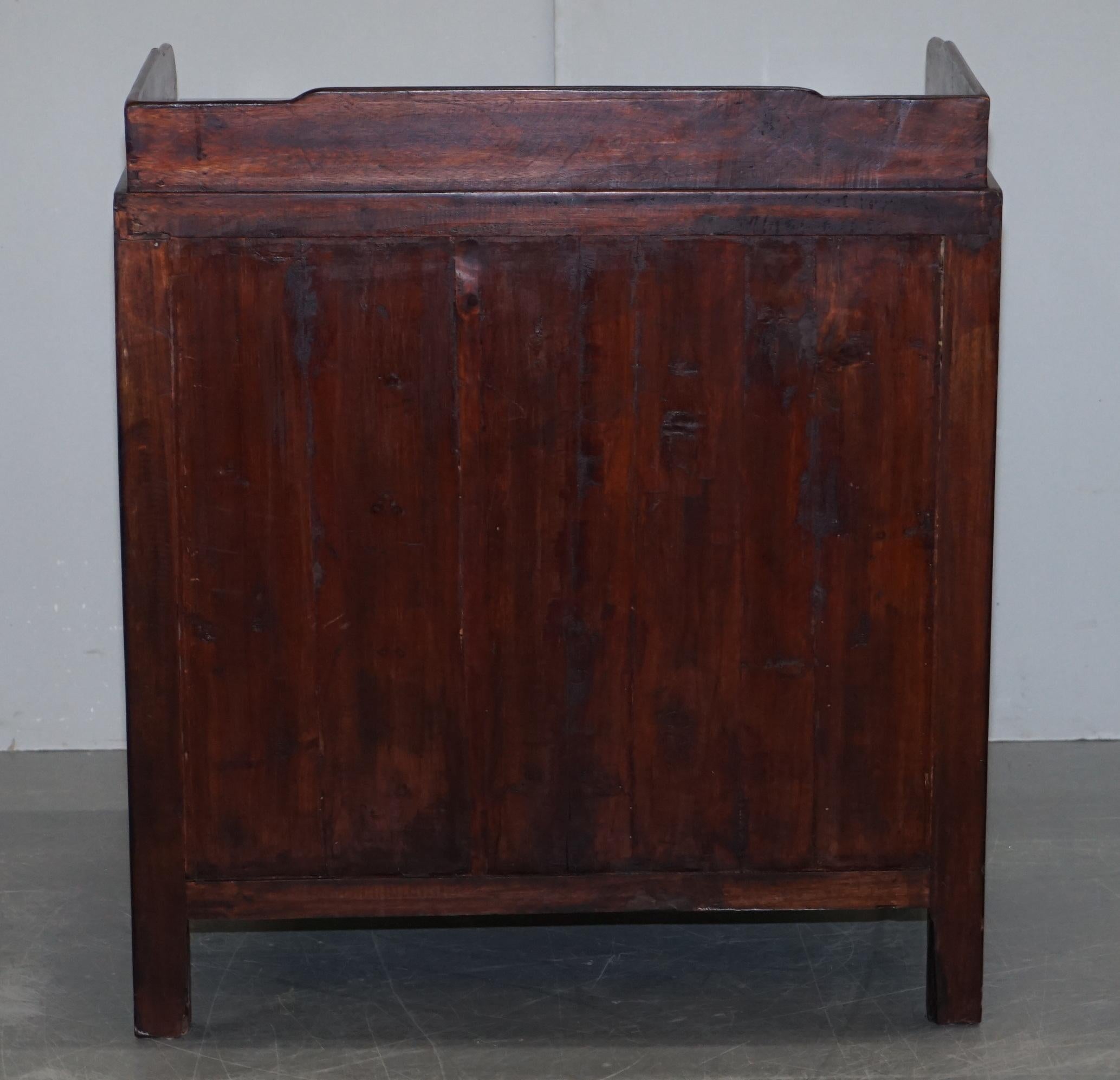 Antique Chinese Export circa 1900 Redwood Lacquered Inlaid Wash Stand Sideboard For Sale 2