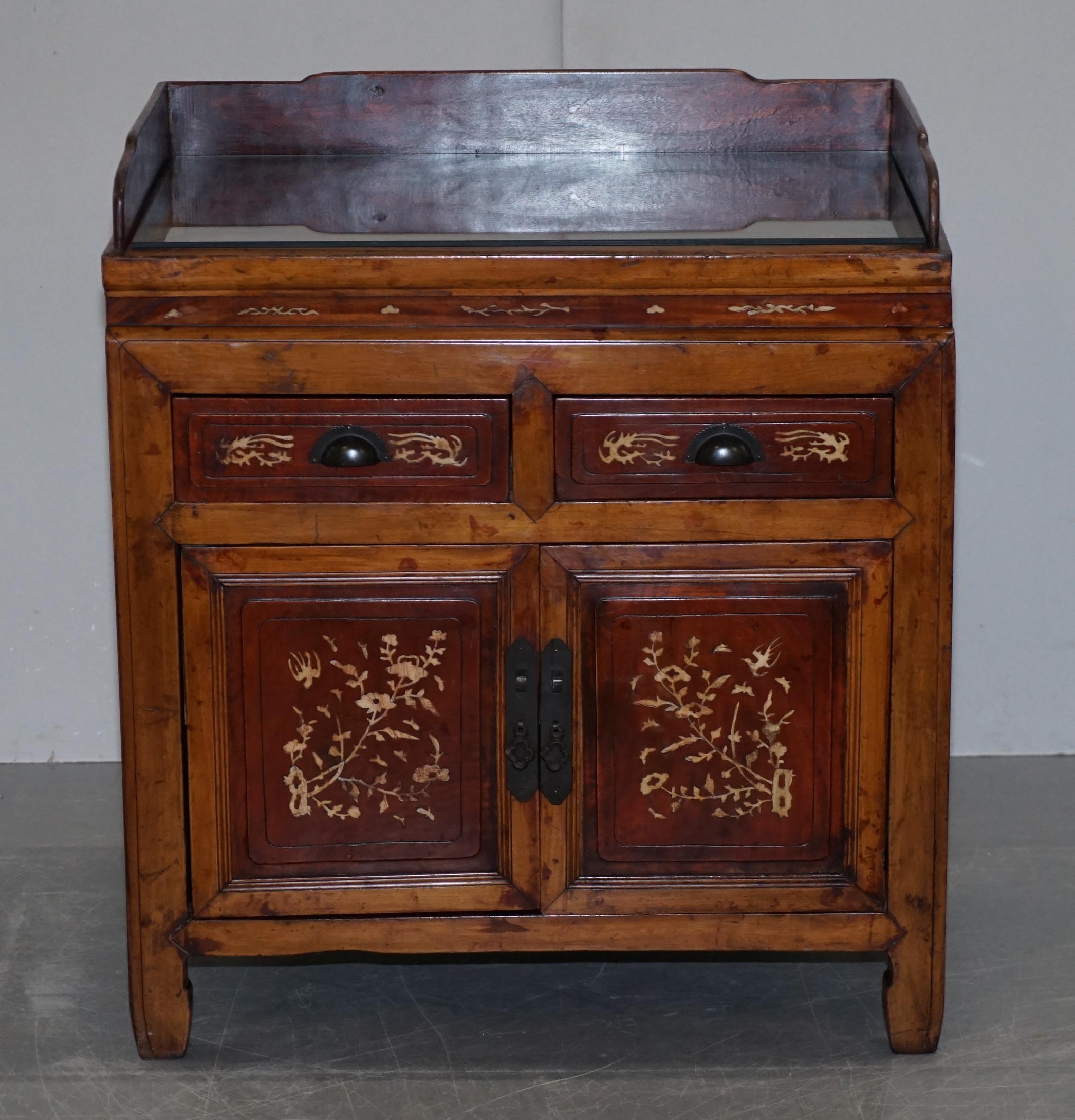We are delighted to offer for sale this lovely circa 1900 Chinese Export redwood & inlaid wash stand sideboard with glass top 

A very good looking and well made decorative antique piece, the timber patina is sublime, it has a very rustic and