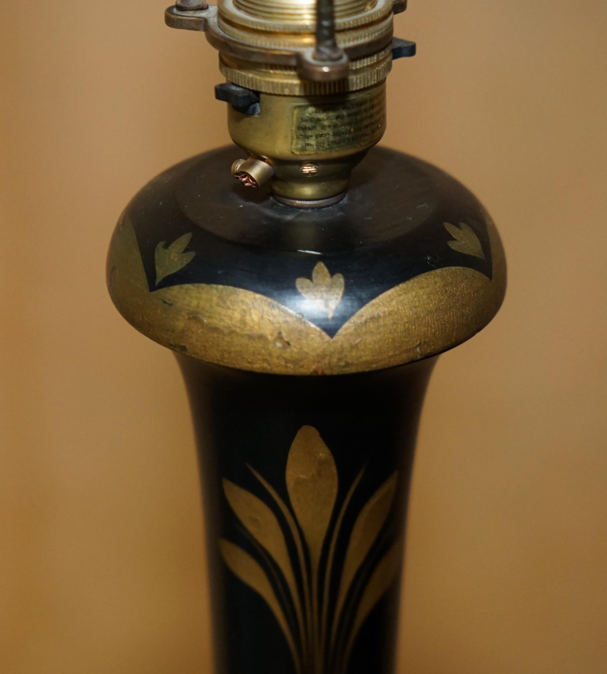 ANTIQUE CHINESE EXPORT CIRCA 1920 ANTiQUE CHINOISERIE NOIRE LACQUER FLOOR LAMP en vente 2