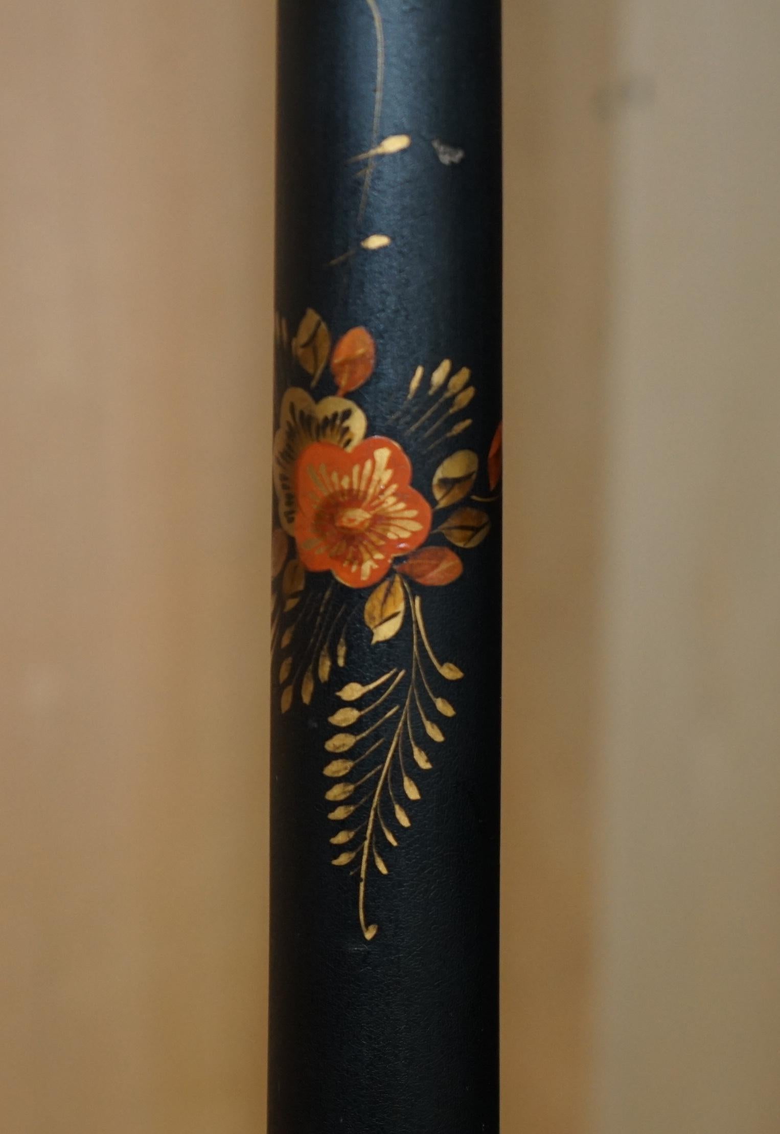 ANTIQUE CHINESE EXPORT CIRCA 1920 ANTiQUE CHINOISERIE NOIRE LACQUER FLOOR LAMP en vente 4
