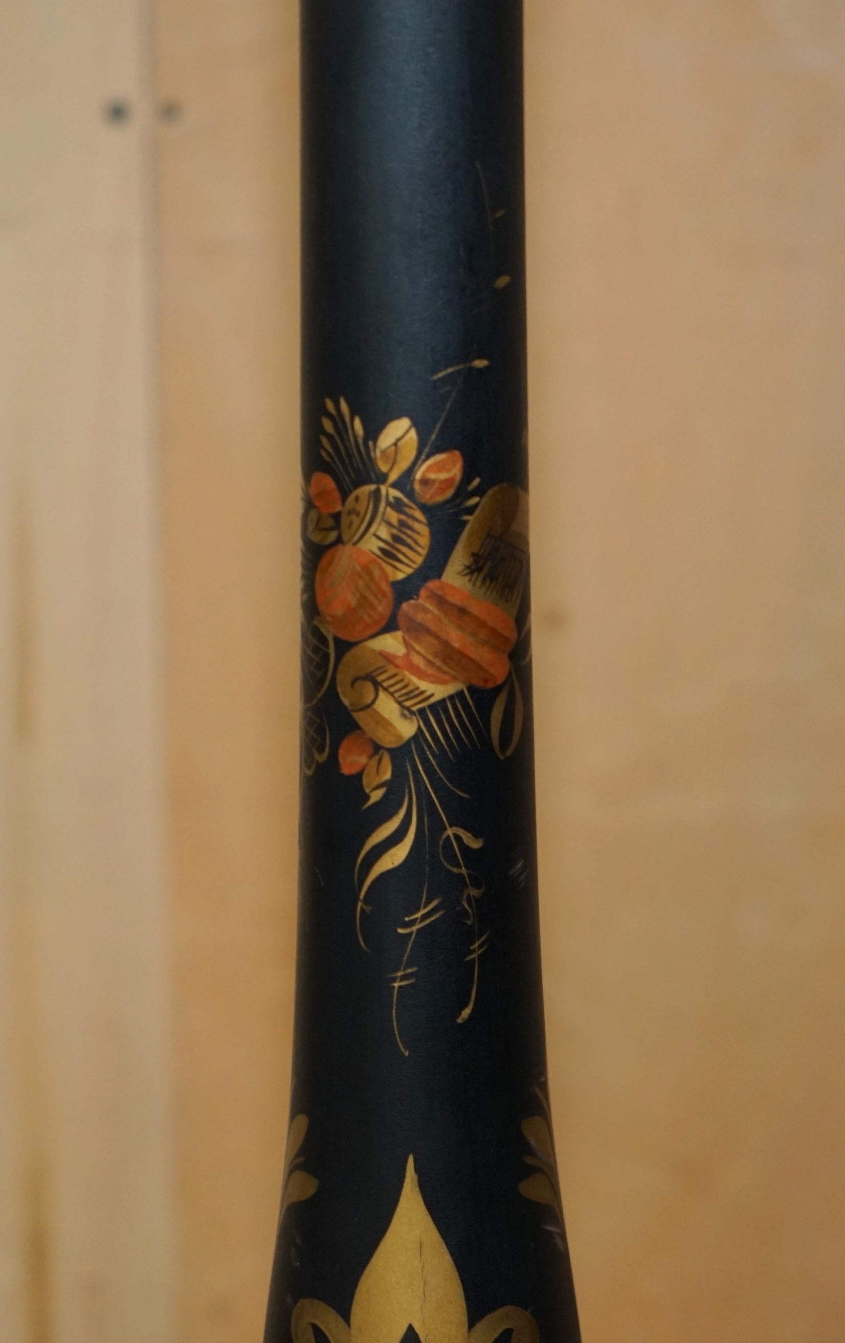 ANTIQUE CHINESE EXPORT CIRCA 1920 ANTiQUE CHINOISERIE NOIRE LACQUER FLOOR LAMP en vente 6