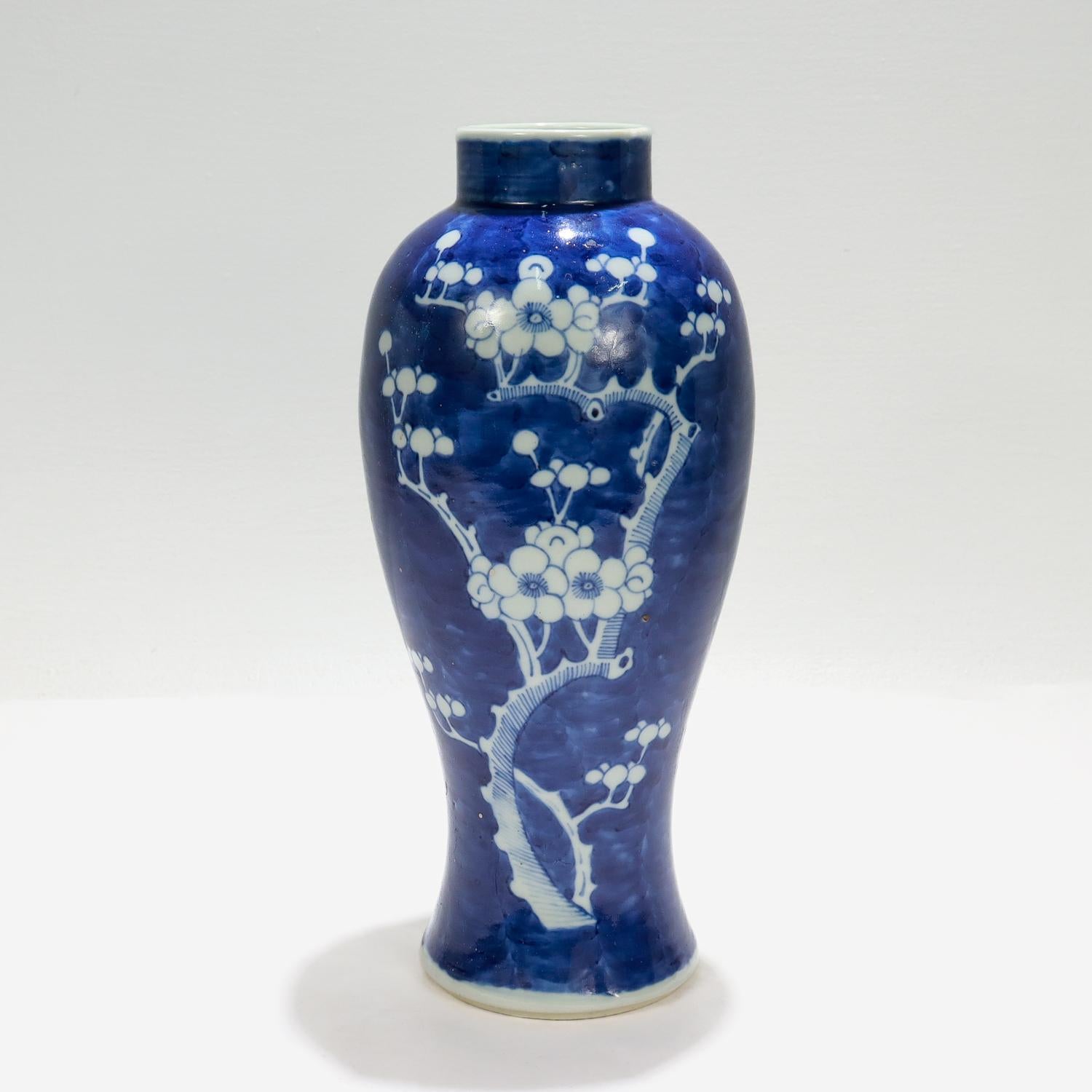 A fine antique Chinese porcelain vase.

In the Hawthorne pattern, with blossoming prunus branch decoration throughout on a blue & white 'cracked ice' (冰裂) ground.

Simply a wonderful vase!

Date:
20th Century

Overall Condition:
It is in overall