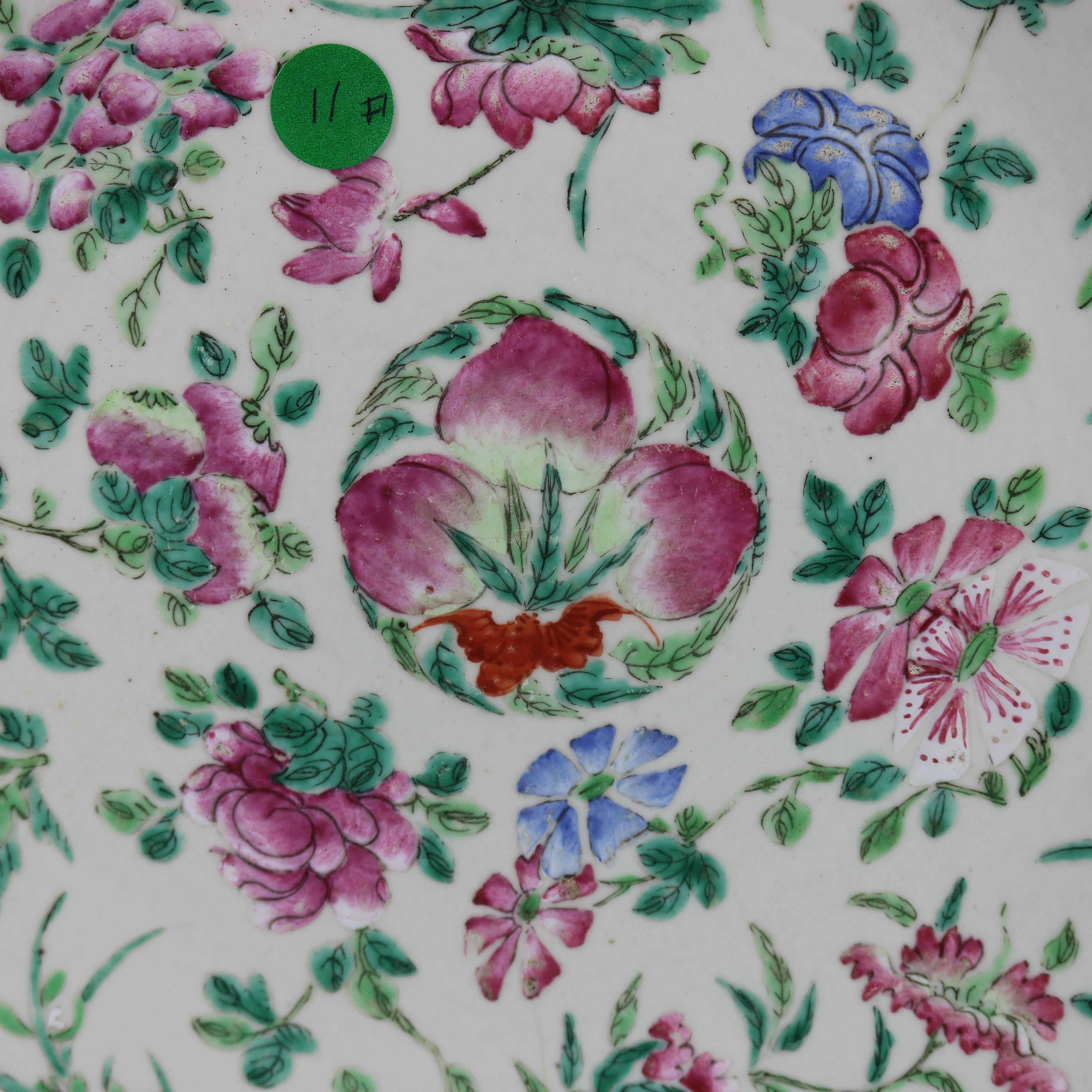 An antique Chinese Export porcelain charger features hand painted floral decoration, border and en verso foliate rim decoration, early 20th century.

***DELIVERY NOTICE – Due to COVID-19 we are employing NO-CONTACT PRACTICES in the transfer of