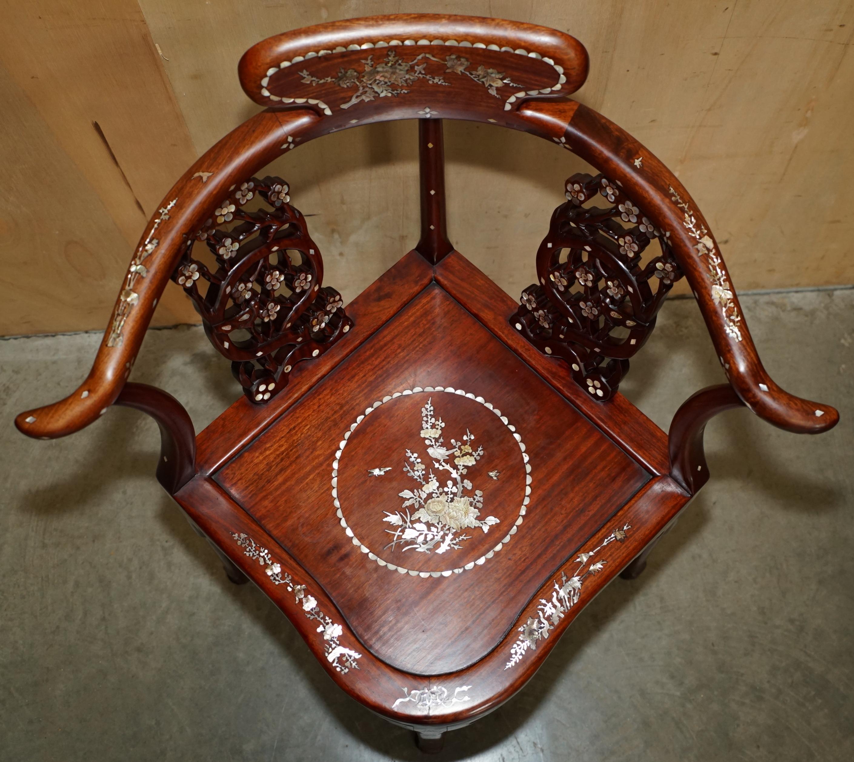 ANTIQUE CHINESE EXPORT HARDWOOD  MOTHER OF PEARL CIRCA 1920's TABLE & CHAIRS SET en venta 3