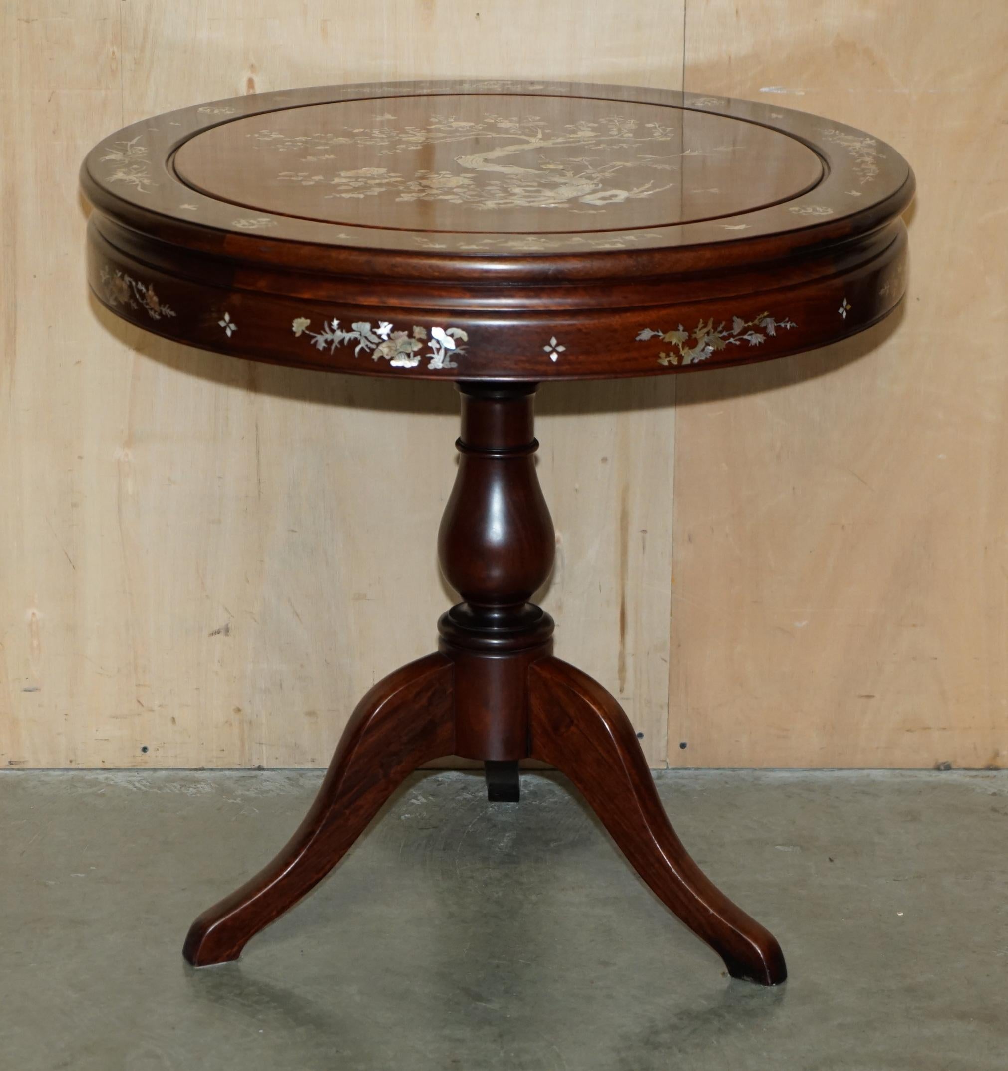ANTIQUE CHINESE EXPORT HARDWOOD  MOTHER OF PEARL CIRCA 1920's TABLE & CHAIRS SET Exportación china en venta