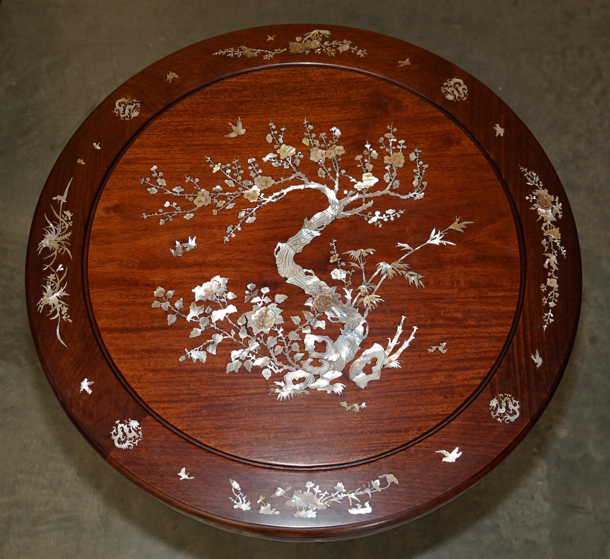 ANTIQUE CHINESE EXPORT HARDWOOD  MOTHER OF PEARL CIRCA 1920's TABLE & CHAIRS SET Chino en venta