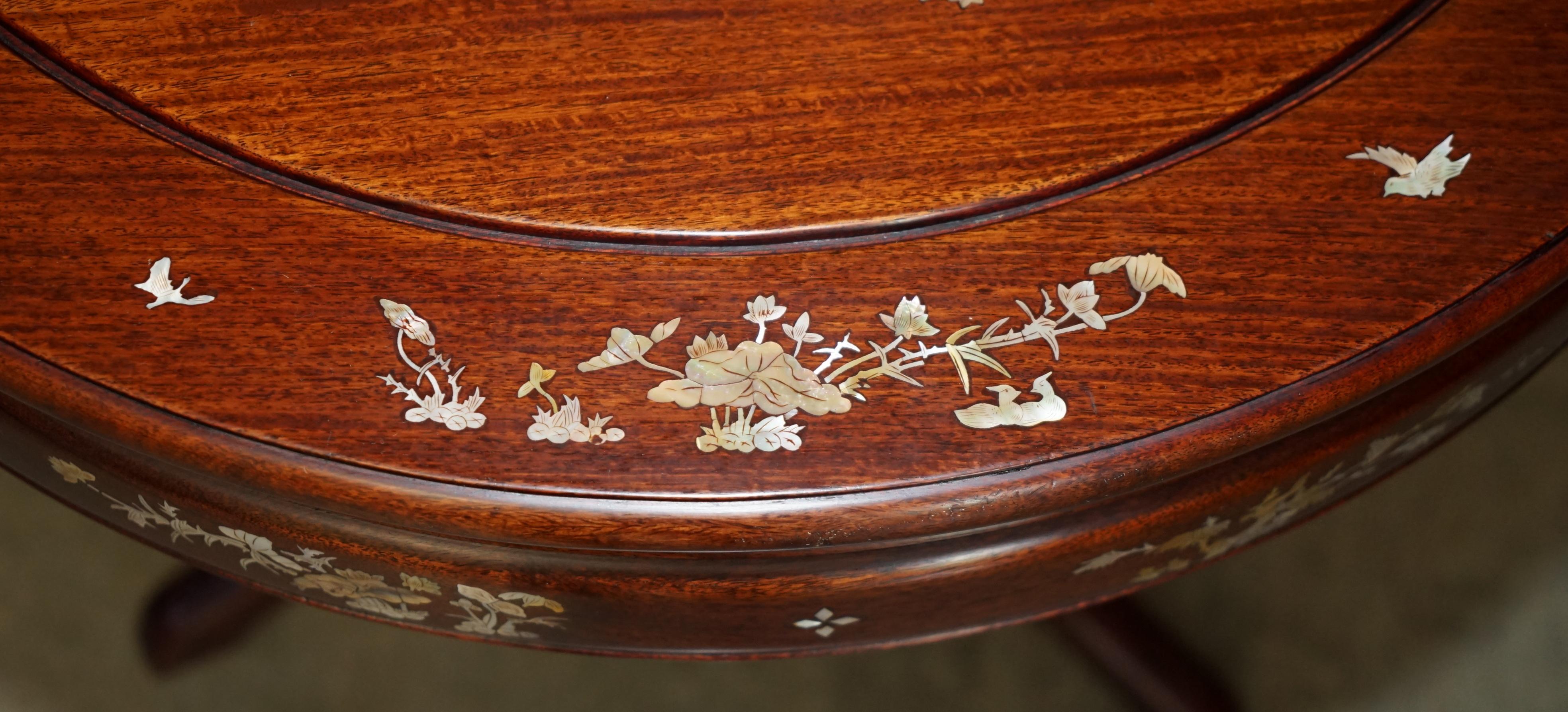 ANTIQUE CHINESE EXPORT HARDWOOD  MOTHER OF PEARL CIRCA 1920's TABLE & CHAIRS SET principios del siglo XX en venta