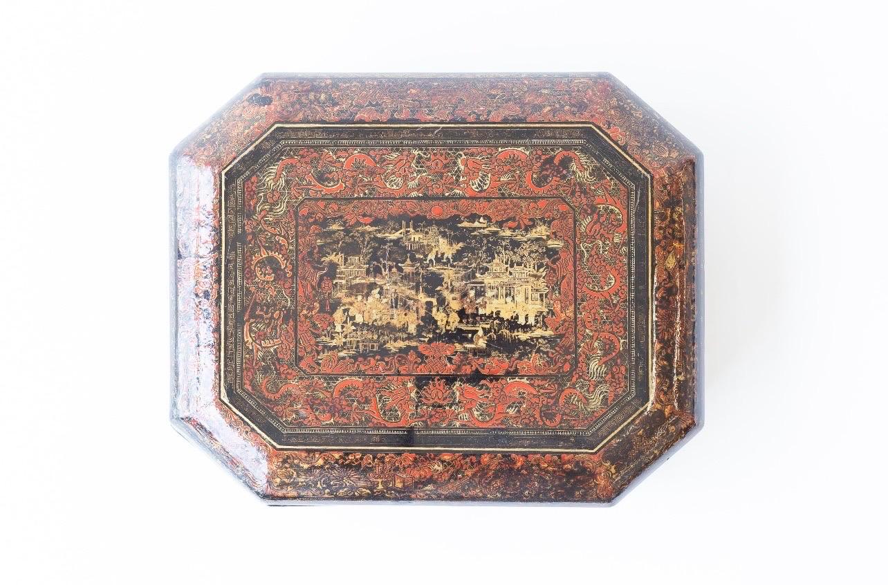 20ième siècle Ancienne boîte à jeux en laque d'exportation chinoise en vente