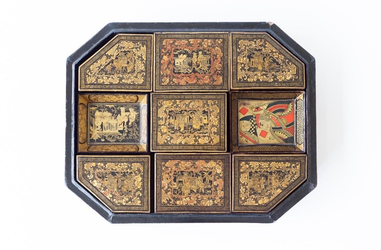 Ancienne boîte à jeux en laque d'exportation chinoise en vente 1