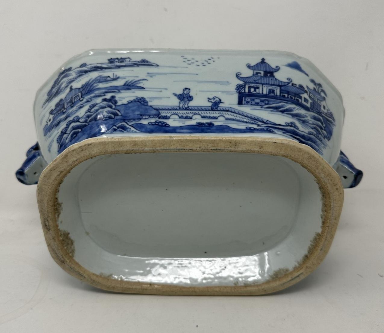 Soupière centrale antique en porcelaine d'exportation chinoise bleue et blanche Chien Lung 3