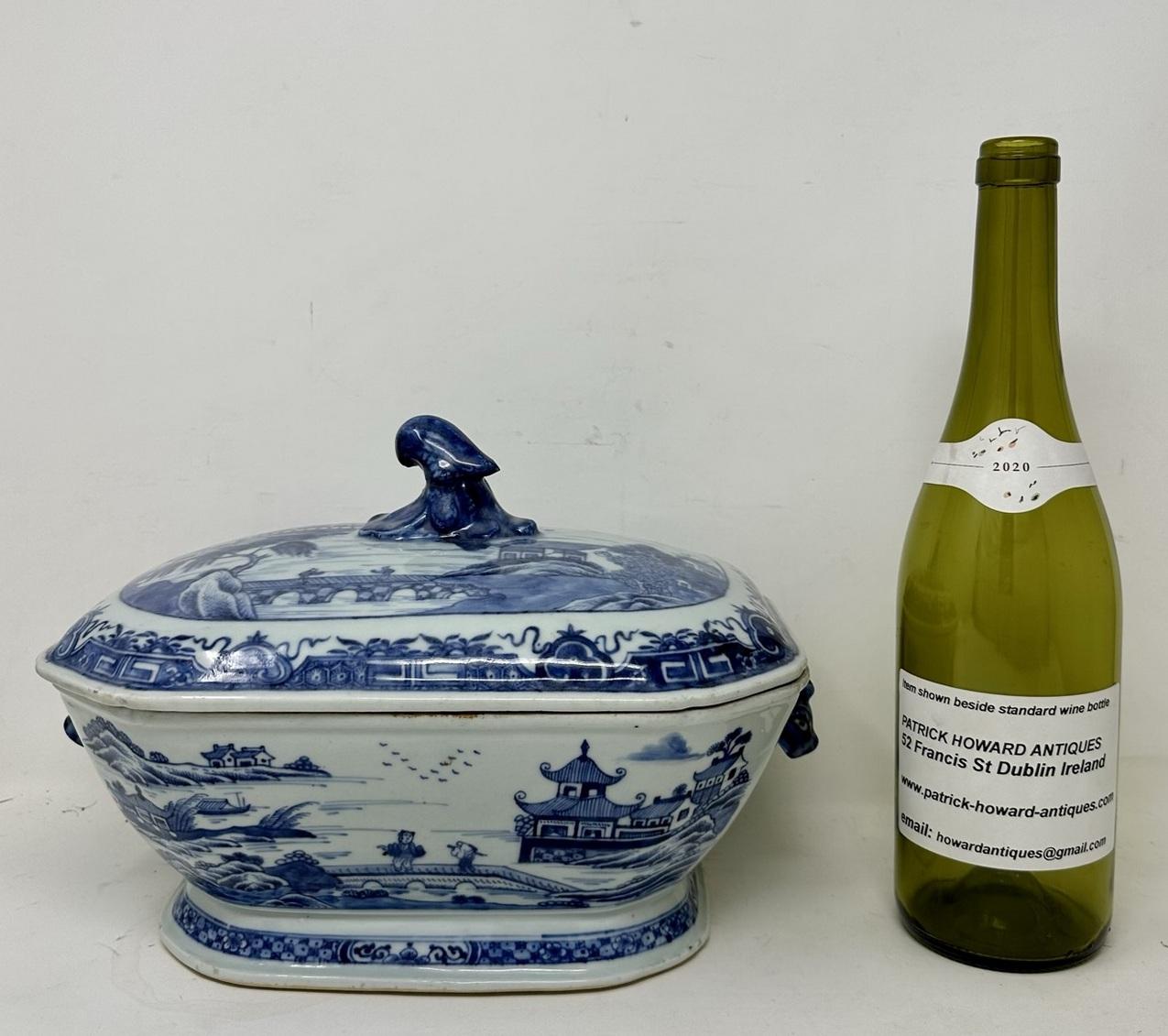 Soupière centrale antique en porcelaine d'exportation chinoise bleue et blanche Chien Lung 4