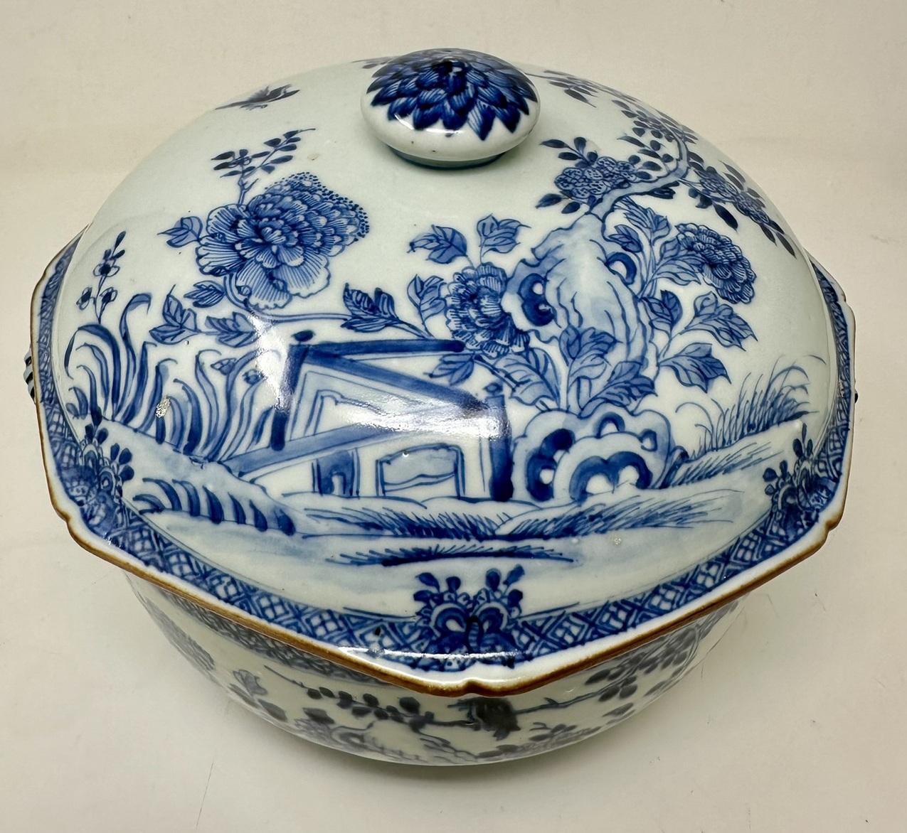 Antique Chinese Export Porcelain Blue White Chien Lung Soup Tureen Centerpiece In Good Condition For Sale In Dublin, Ireland