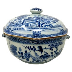 Antike chinesische Export-Porzellan-Suppenterrine aus blauem und weißem Chien Lung