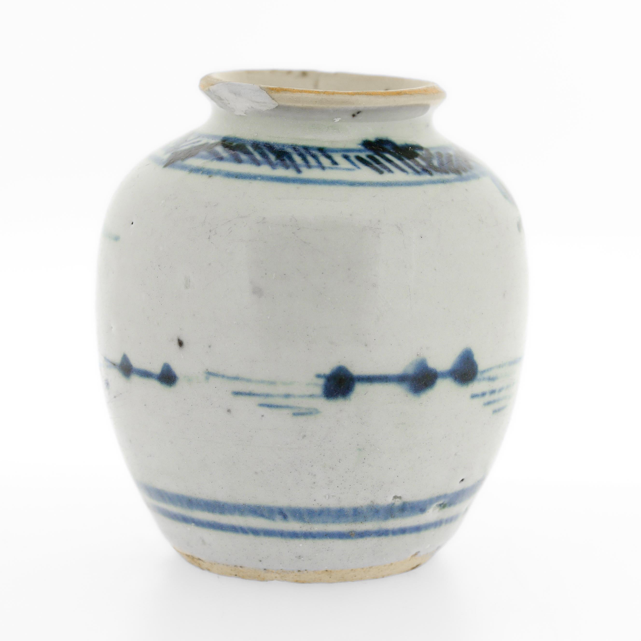 Antique Chinese Export Porcelain Blue & White Miniature Cabinet Sized Ginger Jar For Sale 1