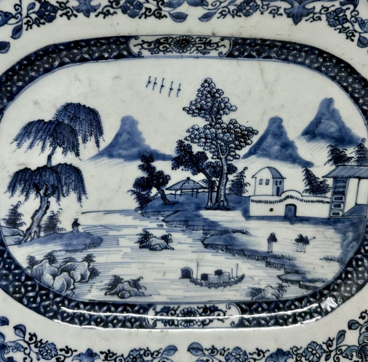 Qing Assiette plate ancienne en porcelaine bleue et blanche d'exportation chinoise Qianlong Période 1760 en vente