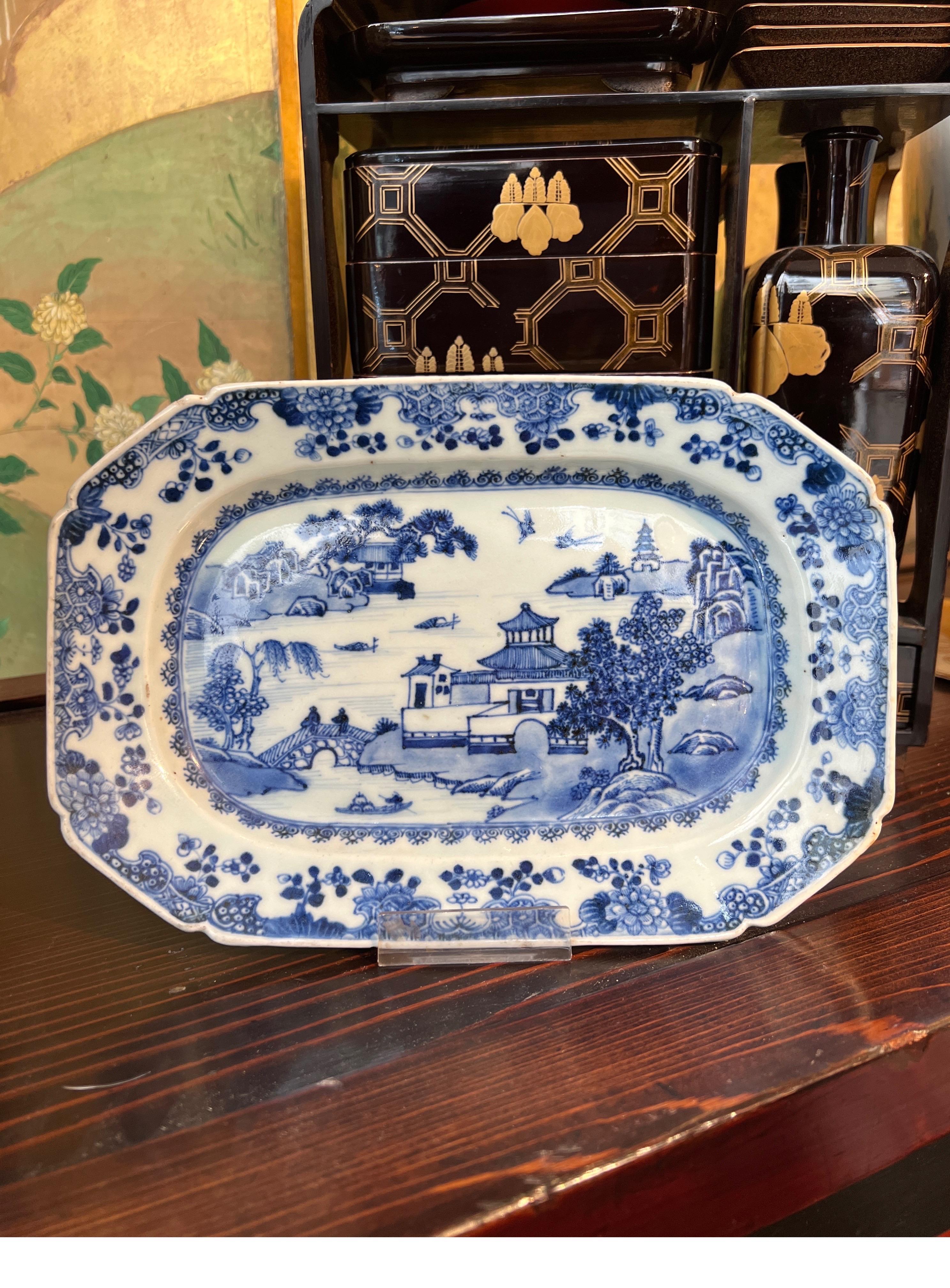 Antique Chinese Export Porcelain Blue White Platter  Qianlong Period 1760-70 In Good Condition In PARIS, FR