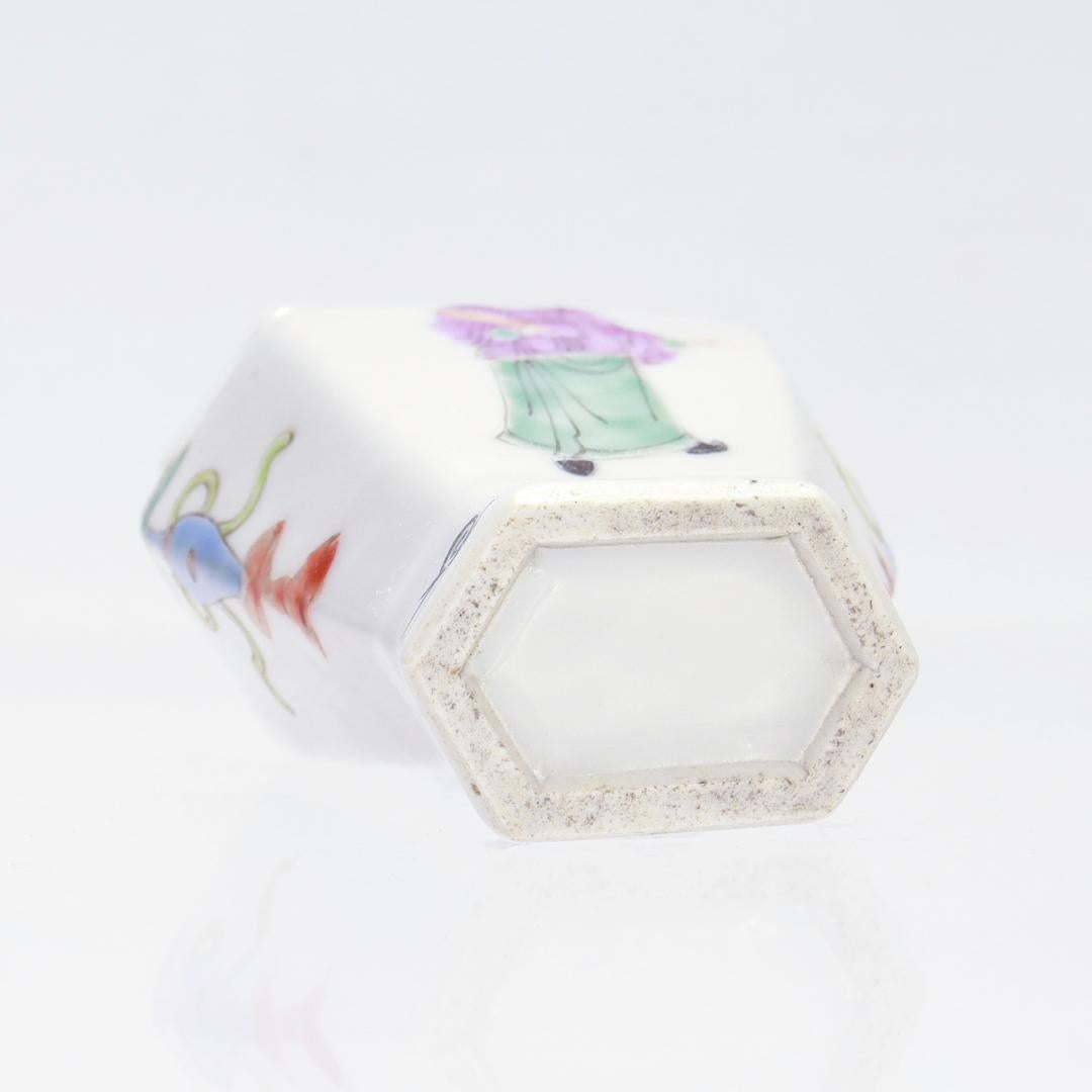 Porcellana Antico vaso a bocciolo di porcellana cinese da esportazione o vaso da gabinetto in miniatura in vendita