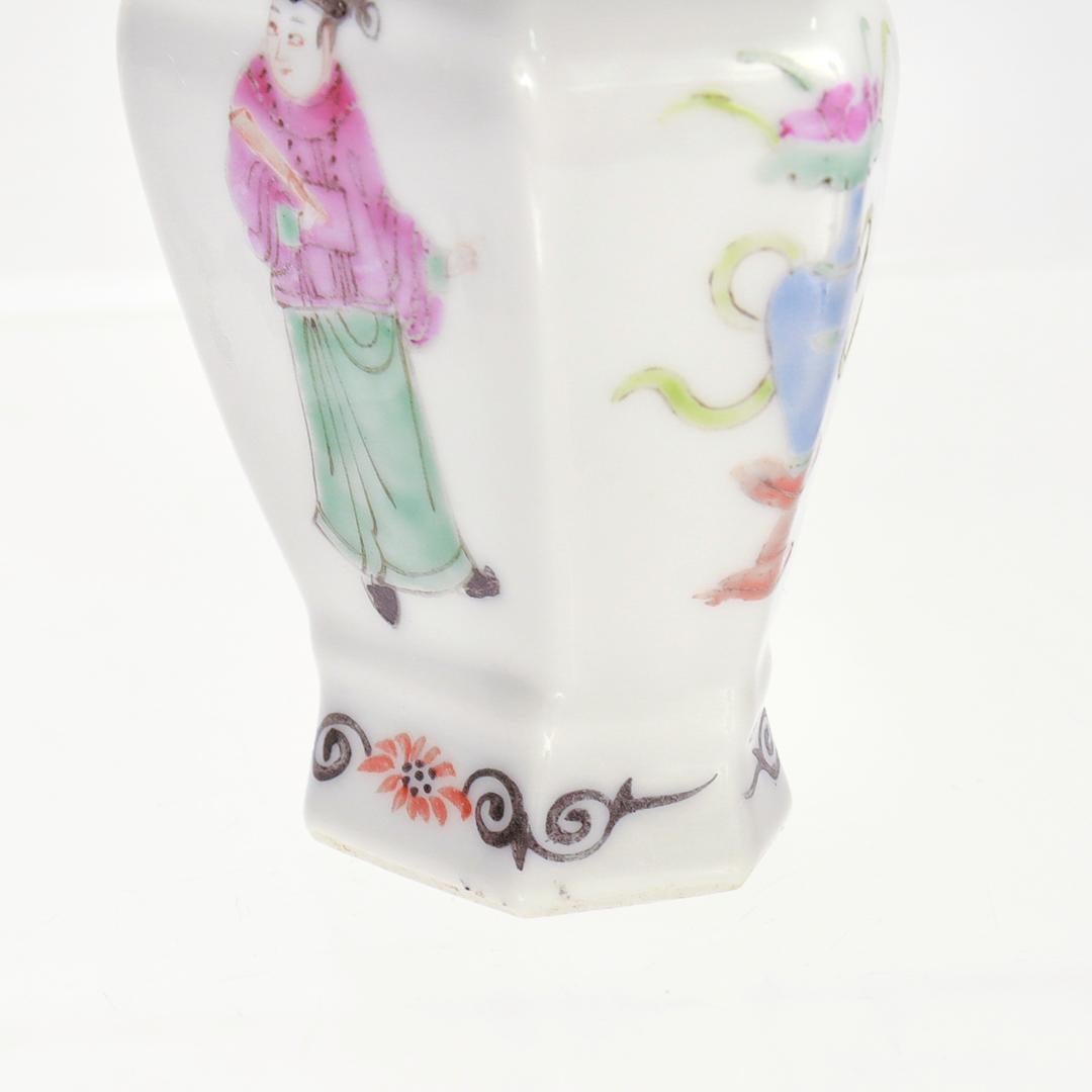 Antico vaso a bocciolo di porcellana cinese da esportazione o vaso da gabinetto in miniatura in vendita 2