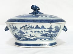 Antique Chinese Export Porcelain Canton Pattern Covered Soup Tureen