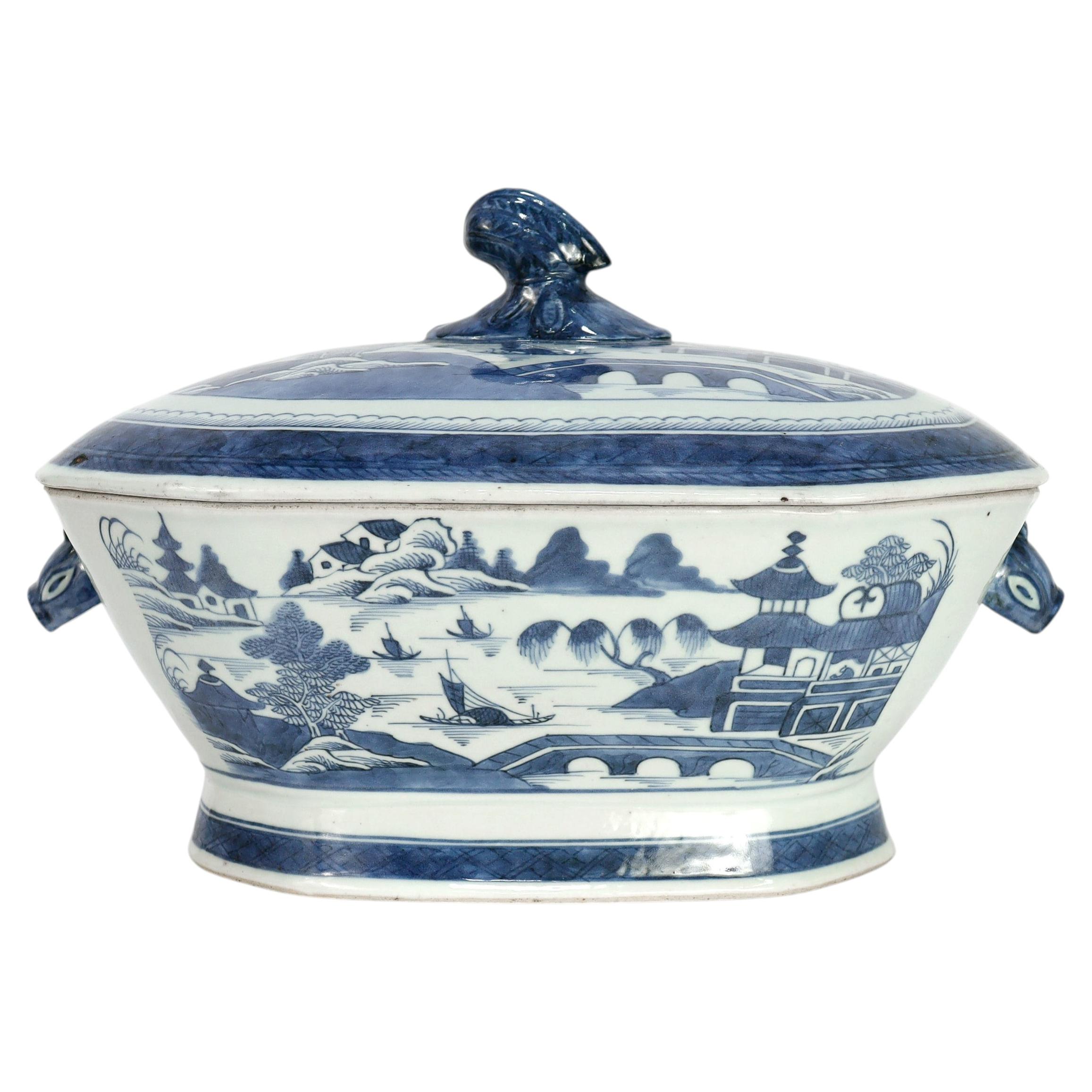 Antique Chinese Export Porcelain Canton Pattern Covered Soup Tureen