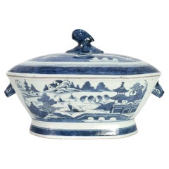 Antique Chinese Export Porcelain Canton Pattern Covered Soup Tureen